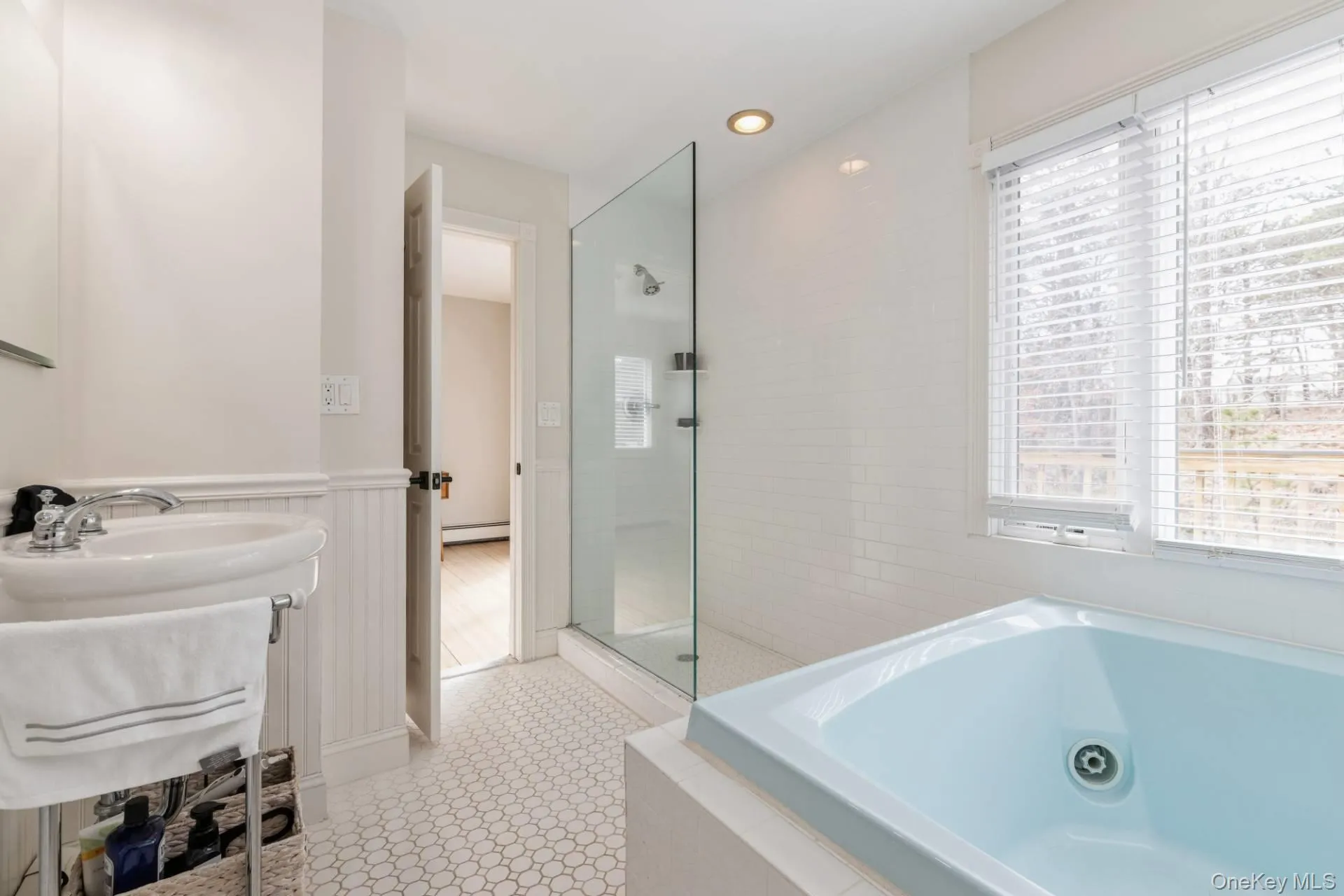 36 Charla Drive, Southampton, NY, 6 Bedrooms Bedrooms, 15 Rooms Rooms,6 BathroomsBathrooms,Residential,For Rent,Charla,0,990217 36 Charla Drive, Southampton, NY, 6 Bedrooms Bedrooms, 15 Rooms Rooms,6 BathroomsBathrooms,Residential,For Rent,Charla,0,990217