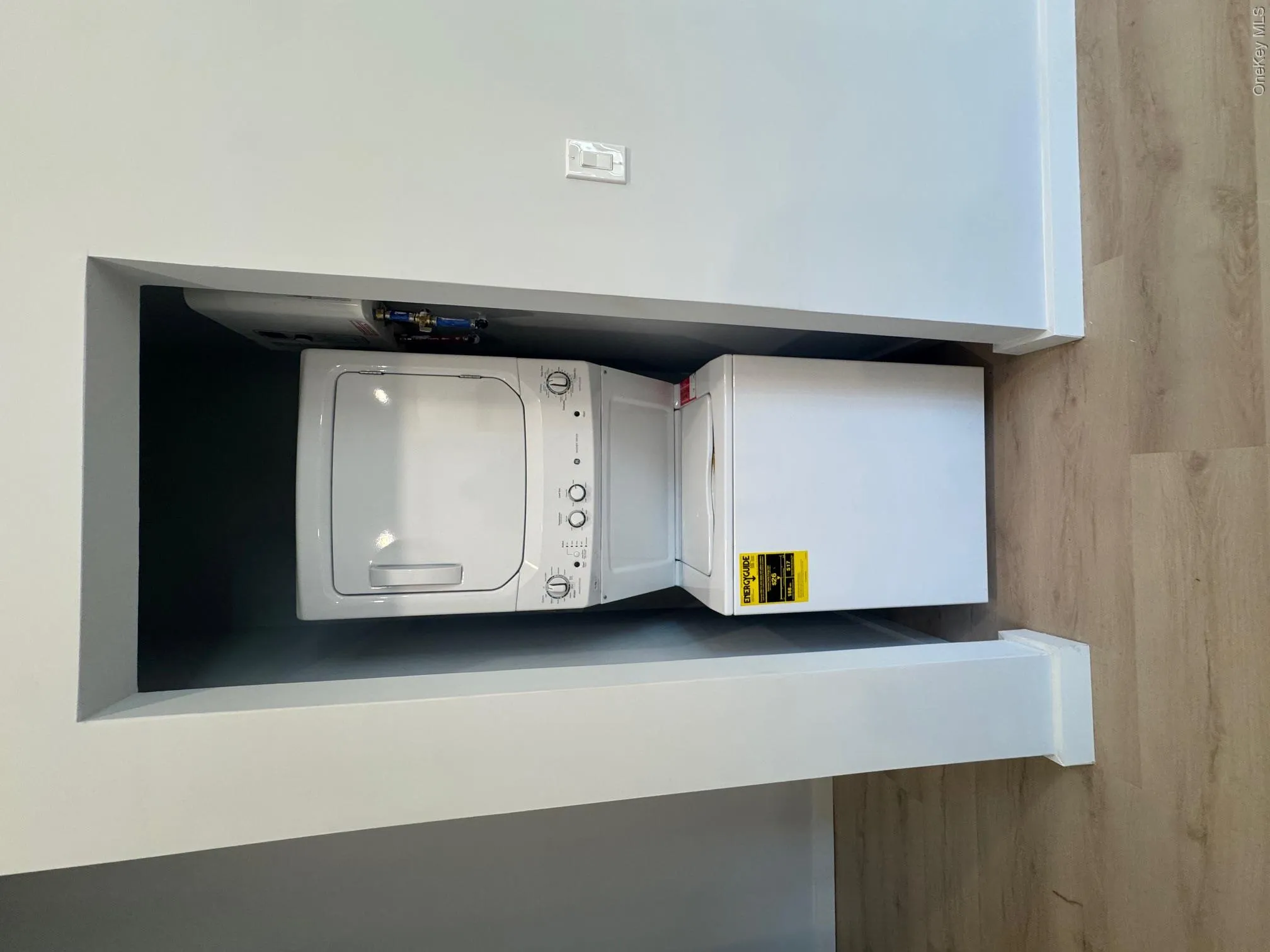 In Unit washer and dryer In Unit washer and dryer