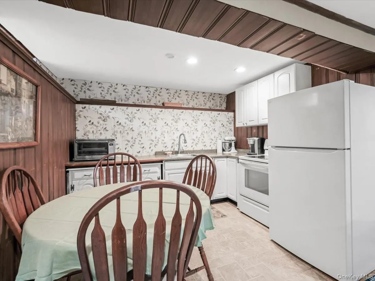 223 Locust Drive, Brookhaven, NY, 3 Bedrooms Bedrooms, 7 Rooms Rooms,1 BathroomBathrooms,Residential,For Rent,Locust,0,990249 223 Locust Drive, Brookhaven, NY, 3 Bedrooms Bedrooms, 7 Rooms Rooms,1 BathroomBathrooms,Residential,For Rent,Locust,0,990249