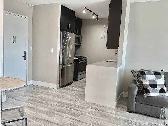 27110 Grand Central Parkway, New York, NY, 2 Rooms Rooms,1 BathroomBathrooms,Residential,For Rent,Grand Central,0,990292 27110 Grand Central Parkway, New York, NY, 2 Rooms Rooms,1 BathroomBathrooms,Residential,For Rent,Grand Central,0,990292