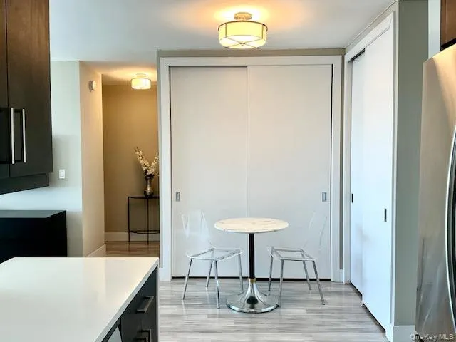 Open Kitchen to Dining Area Open Kitchen to Dining Area