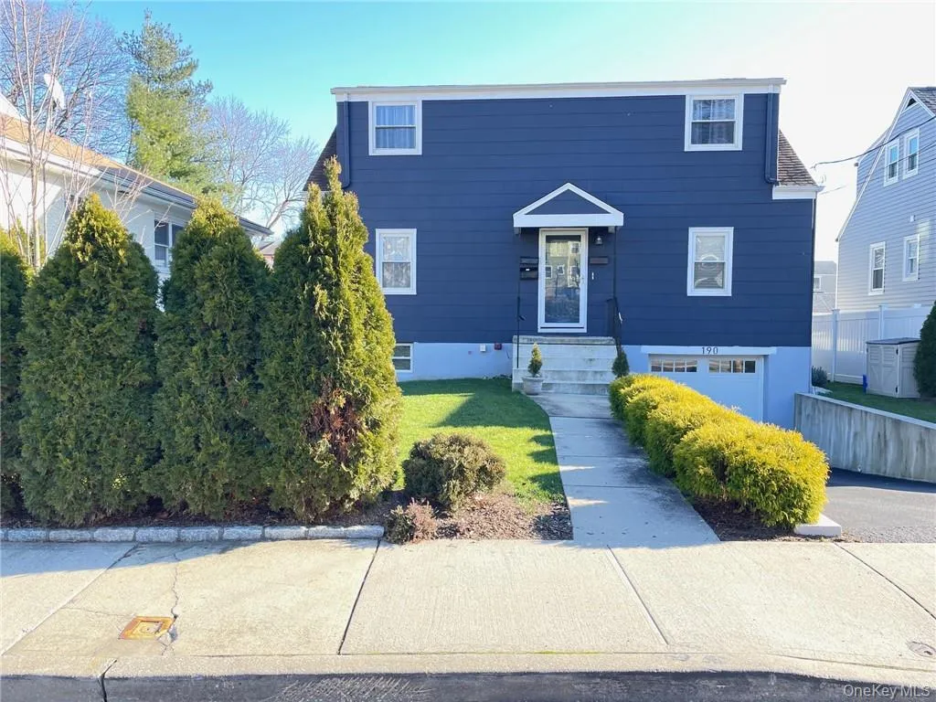 190 Washington Street, Mamaroneck, NY, 3 Bedrooms Bedrooms, 6 Rooms Rooms,2 BathroomsBathrooms,Residential Lease,For Rent,Washington,0,990314 190 Washington Street, Mamaroneck, NY, 3 Bedrooms Bedrooms, 6 Rooms Rooms,2 BathroomsBathrooms,Residential Lease,For Rent,Washington,0,990314