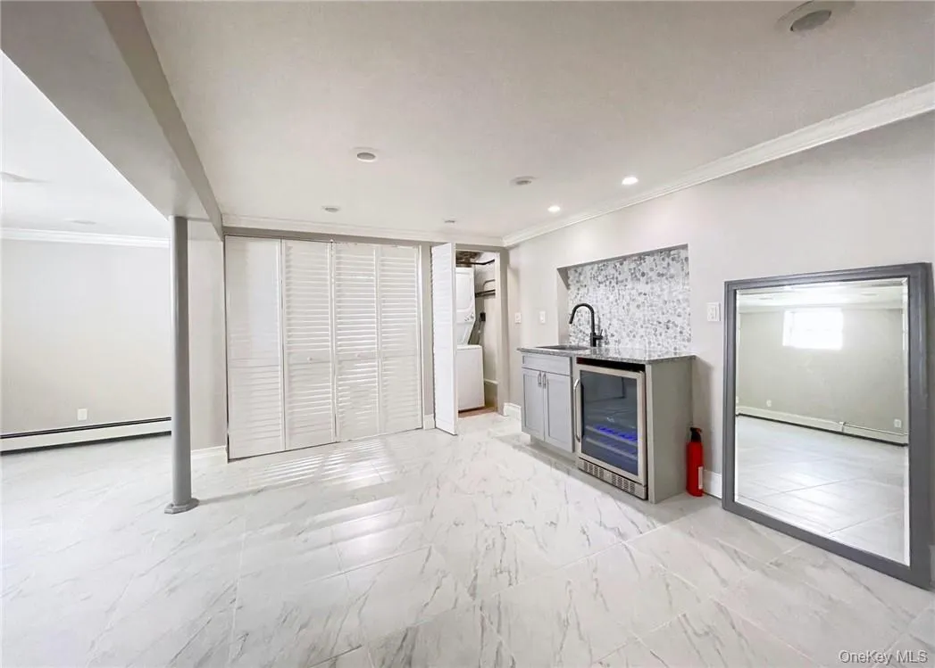 LL Laundry Closet, wet bar/wine storage LL Laundry Closet, wet bar/wine storage