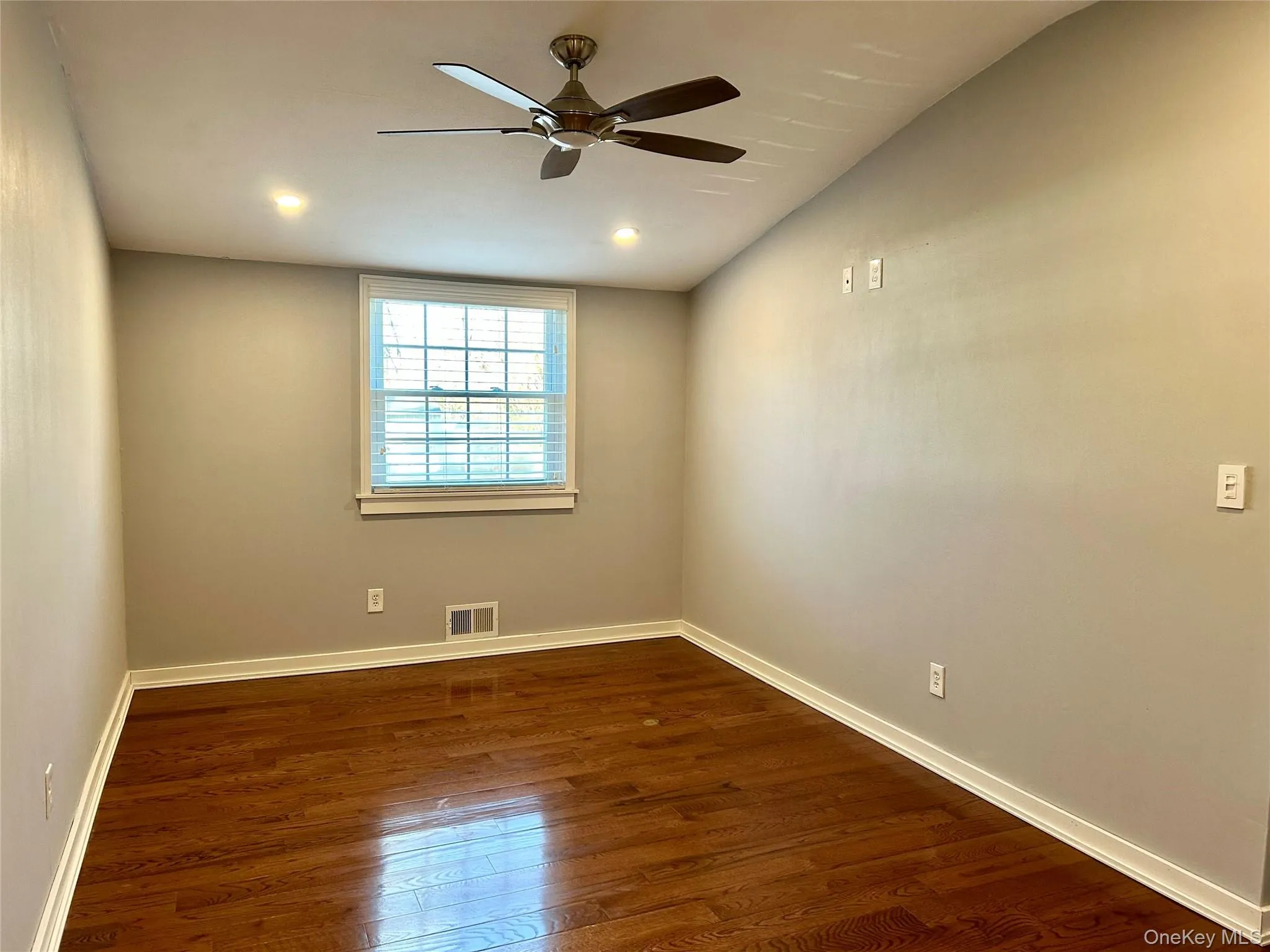 30 Mayflower Lane, Brookhaven, NY, 3 Bedrooms Bedrooms, 8 Rooms Rooms,1 BathroomBathrooms,Residential Lease,For Rent,Mayflower,0,990330 30 Mayflower Lane, Brookhaven, NY, 3 Bedrooms Bedrooms, 8 Rooms Rooms,1 BathroomBathrooms,Residential Lease,For Rent,Mayflower,0,990330