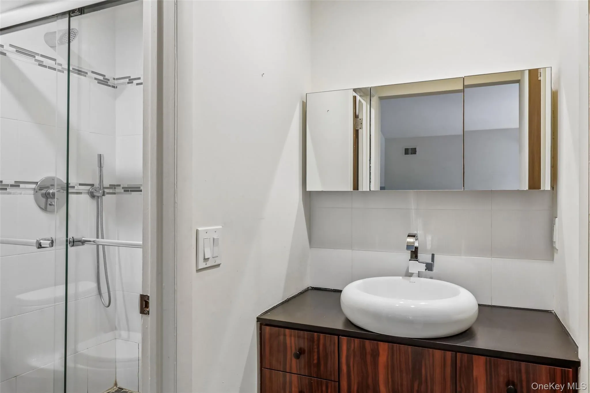 19 Rolling Way, Clarkstown, NY, 4 Bedrooms Bedrooms, 9 Rooms Rooms,2 BathroomsBathrooms,Residential,For Rent,Rolling,0,990335 19 Rolling Way, Clarkstown, NY, 4 Bedrooms Bedrooms, 9 Rooms Rooms,2 BathroomsBathrooms,Residential,For Rent,Rolling,0,990335