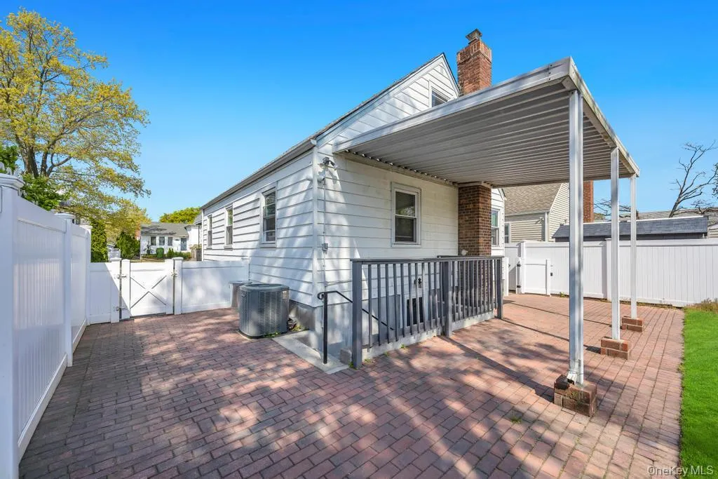 126 New York Avenue, Hempstead, NY, 3 Bedrooms Bedrooms, 6 Rooms Rooms,1 BathroomBathrooms,Residential,For Rent,New York,0,KEY990347 126 New York Avenue, Hempstead, NY, 3 Bedrooms Bedrooms, 6 Rooms Rooms,1 BathroomBathrooms,Residential,For Rent,New York,0,KEY990347