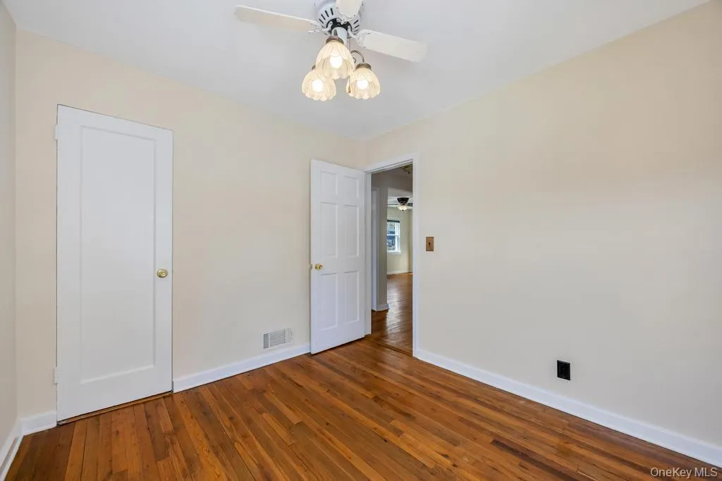 126 New York Avenue, Hempstead, NY, 3 Bedrooms Bedrooms, 6 Rooms Rooms,1 BathroomBathrooms,Residential,For Rent,New York,0,KEY990347 126 New York Avenue, Hempstead, NY, 3 Bedrooms Bedrooms, 6 Rooms Rooms,1 BathroomBathrooms,Residential,For Rent,New York,0,KEY990347