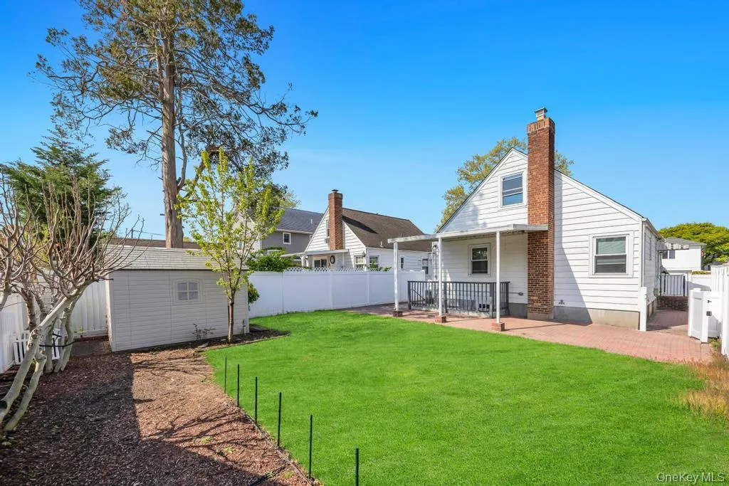 126 New York Avenue, Hempstead, NY, 3 Bedrooms Bedrooms, 6 Rooms Rooms,1 BathroomBathrooms,Residential,For Rent,New York,0,KEY990347 126 New York Avenue, Hempstead, NY, 3 Bedrooms Bedrooms, 6 Rooms Rooms,1 BathroomBathrooms,Residential,For Rent,New York,0,KEY990347