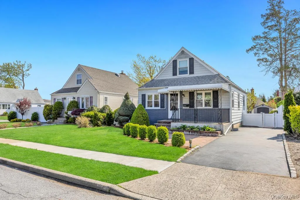 126 New York Avenue, Hempstead, NY, 3 Bedrooms Bedrooms, 6 Rooms Rooms,1 BathroomBathrooms,Residential,For Rent,New York,0,KEY990347 126 New York Avenue, Hempstead, NY, 3 Bedrooms Bedrooms, 6 Rooms Rooms,1 BathroomBathrooms,Residential,For Rent,New York,0,KEY990347