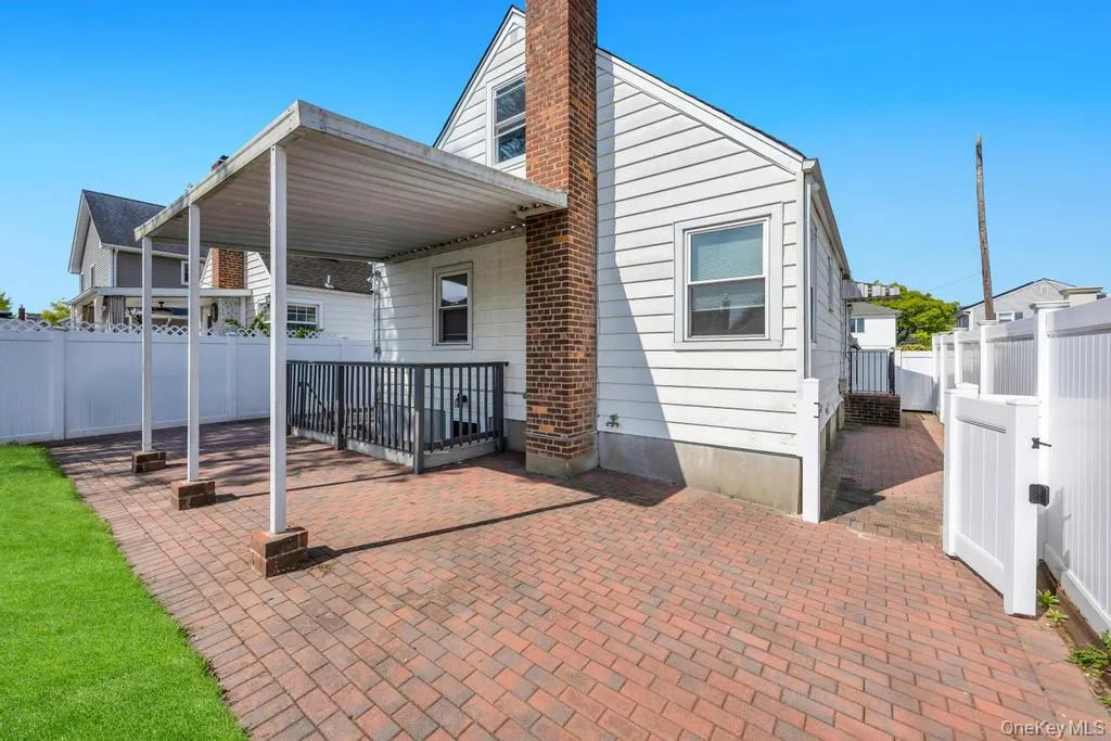 126 New York Avenue, Hempstead, NY, 3 Bedrooms Bedrooms, 6 Rooms Rooms,1 BathroomBathrooms,Residential,For Rent,New York,0,KEY990347 126 New York Avenue, Hempstead, NY, 3 Bedrooms Bedrooms, 6 Rooms Rooms,1 BathroomBathrooms,Residential,For Rent,New York,0,KEY990347