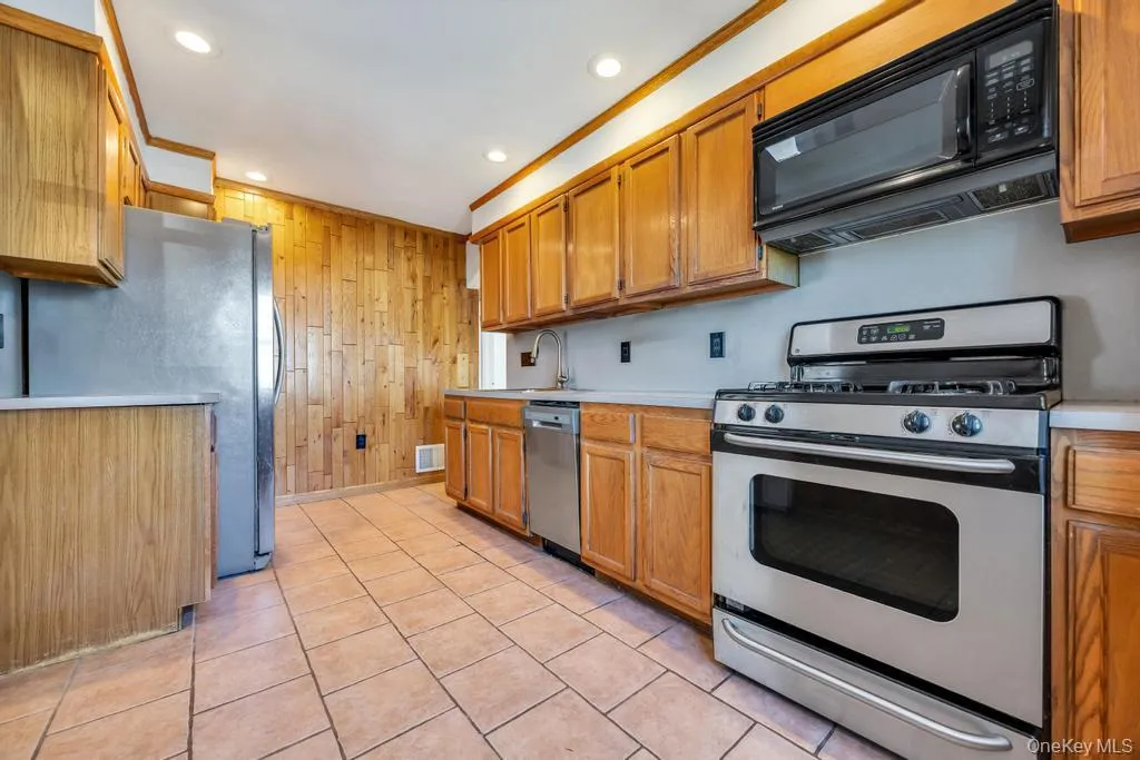126 New York Avenue, Hempstead, NY, 3 Bedrooms Bedrooms, 6 Rooms Rooms,1 BathroomBathrooms,Residential,For Rent,New York,0,KEY990347 126 New York Avenue, Hempstead, NY, 3 Bedrooms Bedrooms, 6 Rooms Rooms,1 BathroomBathrooms,Residential,For Rent,New York,0,KEY990347