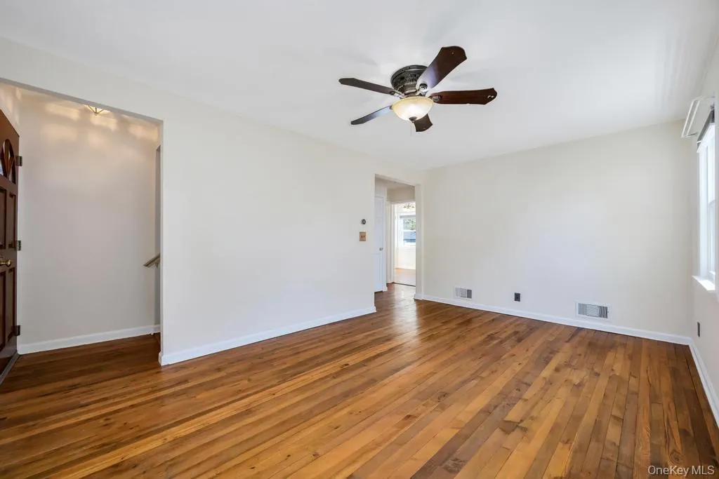 126 New York Avenue, Hempstead, NY, 3 Bedrooms Bedrooms, 6 Rooms Rooms,1 BathroomBathrooms,Residential,For Rent,New York,0,KEY990347 126 New York Avenue, Hempstead, NY, 3 Bedrooms Bedrooms, 6 Rooms Rooms,1 BathroomBathrooms,Residential,For Rent,New York,0,KEY990347