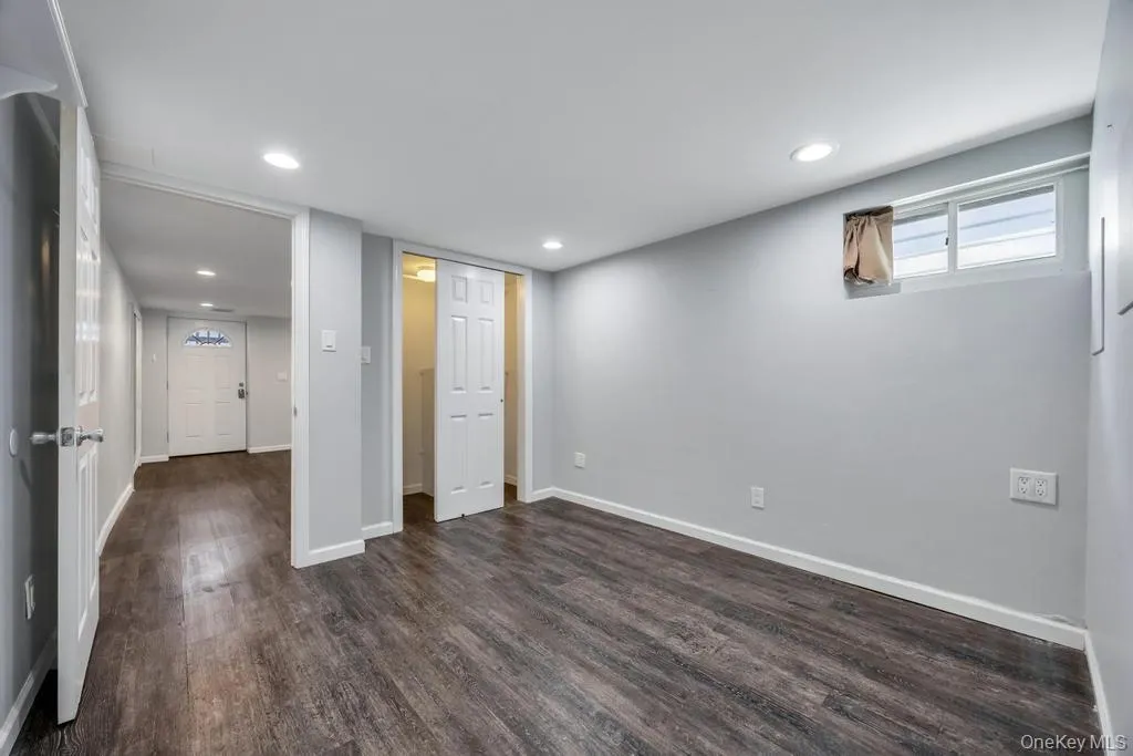 126 New York Avenue, Hempstead, NY, 3 Bedrooms Bedrooms, 6 Rooms Rooms,1 BathroomBathrooms,Residential,For Rent,New York,0,KEY990347 126 New York Avenue, Hempstead, NY, 3 Bedrooms Bedrooms, 6 Rooms Rooms,1 BathroomBathrooms,Residential,For Rent,New York,0,KEY990347
