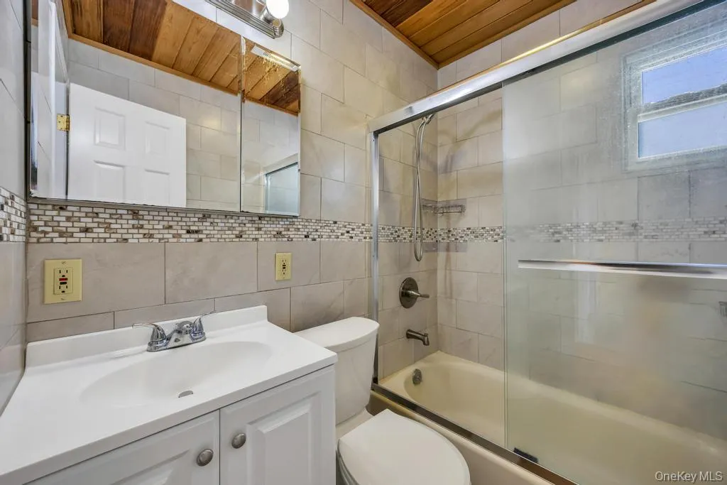 126 New York Avenue, Hempstead, NY, 3 Bedrooms Bedrooms, 6 Rooms Rooms,1 BathroomBathrooms,Residential,For Rent,New York,0,KEY990347 126 New York Avenue, Hempstead, NY, 3 Bedrooms Bedrooms, 6 Rooms Rooms,1 BathroomBathrooms,Residential,For Rent,New York,0,KEY990347
