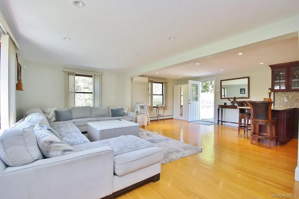 Family room has recessed lighting Family room has recessed lighting