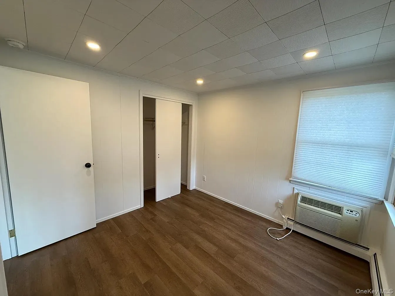 34 Little Neck Road, Huntington, NY, 1 Bedroom Bedrooms, 3 Rooms Rooms,1 BathroomBathrooms,Residential Lease,For Rent,Little Neck,0,990380 34 Little Neck Road, Huntington, NY, 1 Bedroom Bedrooms, 3 Rooms Rooms,1 BathroomBathrooms,Residential Lease,For Rent,Little Neck,0,990380
