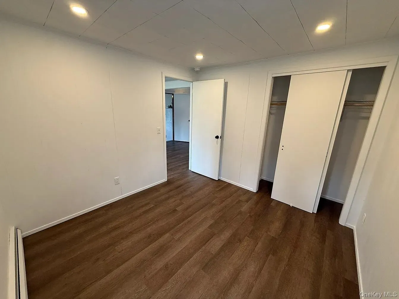 34 Little Neck Road, Huntington, NY, 1 Bedroom Bedrooms, 3 Rooms Rooms,1 BathroomBathrooms,Residential Lease,For Rent,Little Neck,0,990380 34 Little Neck Road, Huntington, NY, 1 Bedroom Bedrooms, 3 Rooms Rooms,1 BathroomBathrooms,Residential Lease,For Rent,Little Neck,0,990380