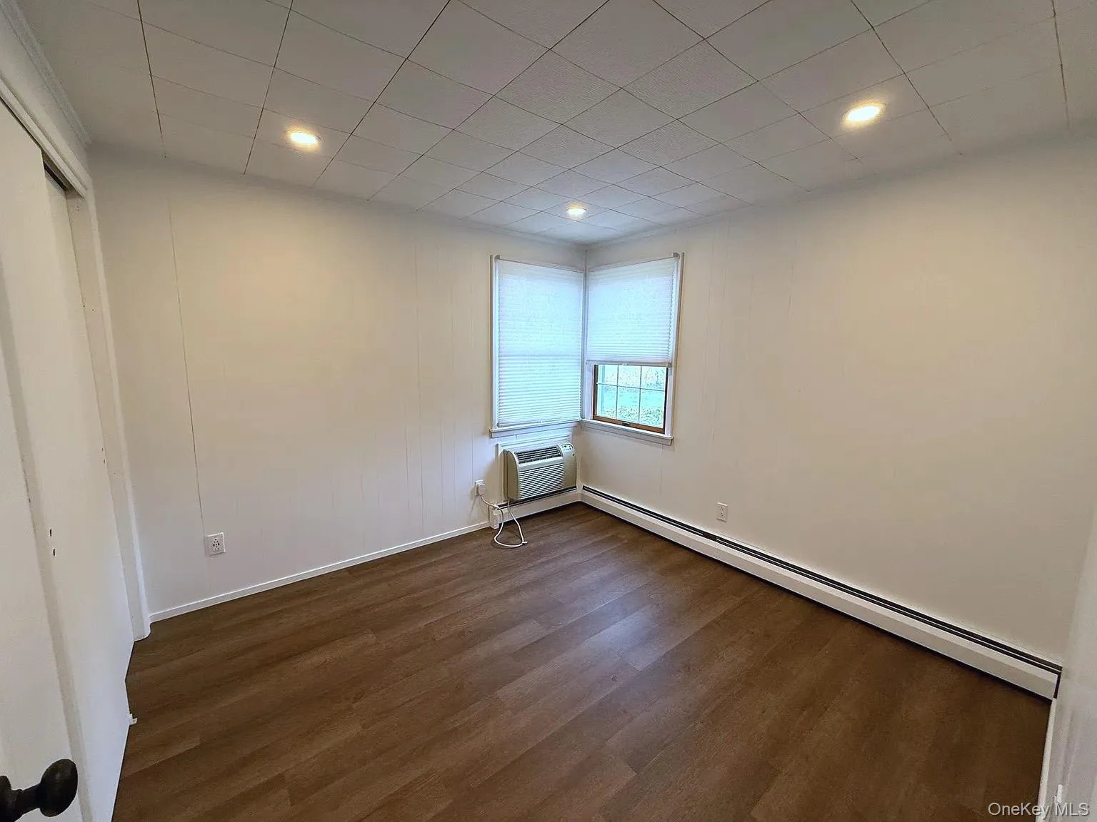 34 Little Neck Road, Huntington, NY, 1 Bedroom Bedrooms, 3 Rooms Rooms,1 BathroomBathrooms,Residential Lease,For Rent,Little Neck,0,990380 34 Little Neck Road, Huntington, NY, 1 Bedroom Bedrooms, 3 Rooms Rooms,1 BathroomBathrooms,Residential Lease,For Rent,Little Neck,0,990380