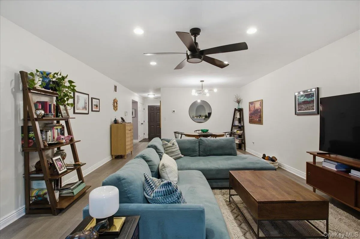 217 Martling Avenue, Greenburgh, NY, 2 Bedrooms Bedrooms, 6 Rooms Rooms,2 BathroomsBathrooms,Residential,For Rent,Martling,0,990393 217 Martling Avenue, Greenburgh, NY, 2 Bedrooms Bedrooms, 6 Rooms Rooms,2 BathroomsBathrooms,Residential,For Rent,Martling,0,990393