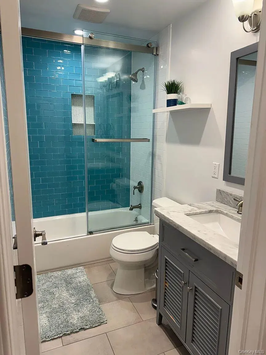 Second floor full bathroom Second floor full bathroom