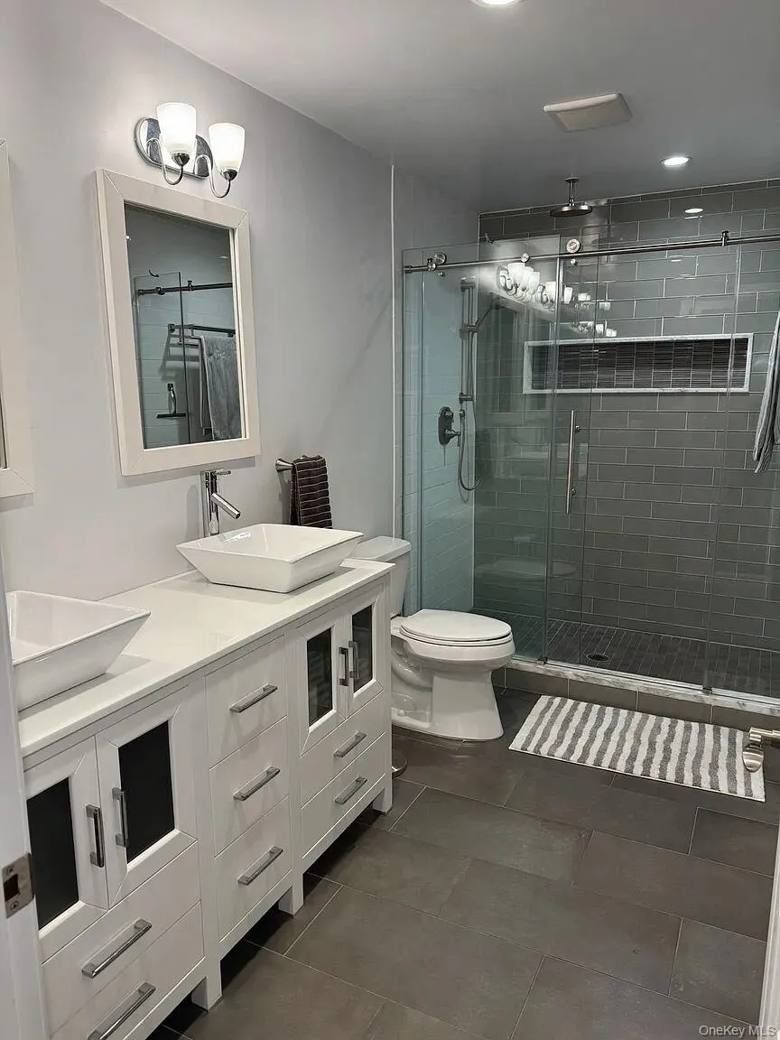 En-suite bathroom in primary suite En-suite bathroom in primary suite