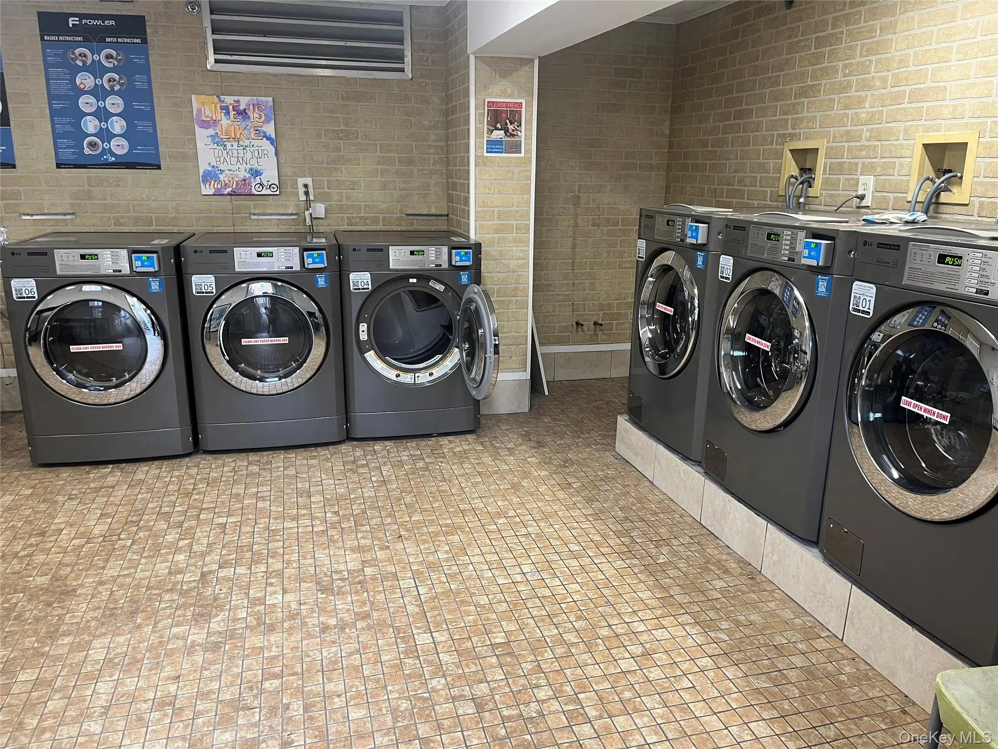 208-08 39 Avenue, New York, NY, 3 Bedrooms Bedrooms, 5 Rooms Rooms,1 BathroomBathrooms,Residential Lease,For Rent,39,0,990496 208-08 39 Avenue, New York, NY, 3 Bedrooms Bedrooms, 5 Rooms Rooms,1 BathroomBathrooms,Residential Lease,For Rent,39,0,990496