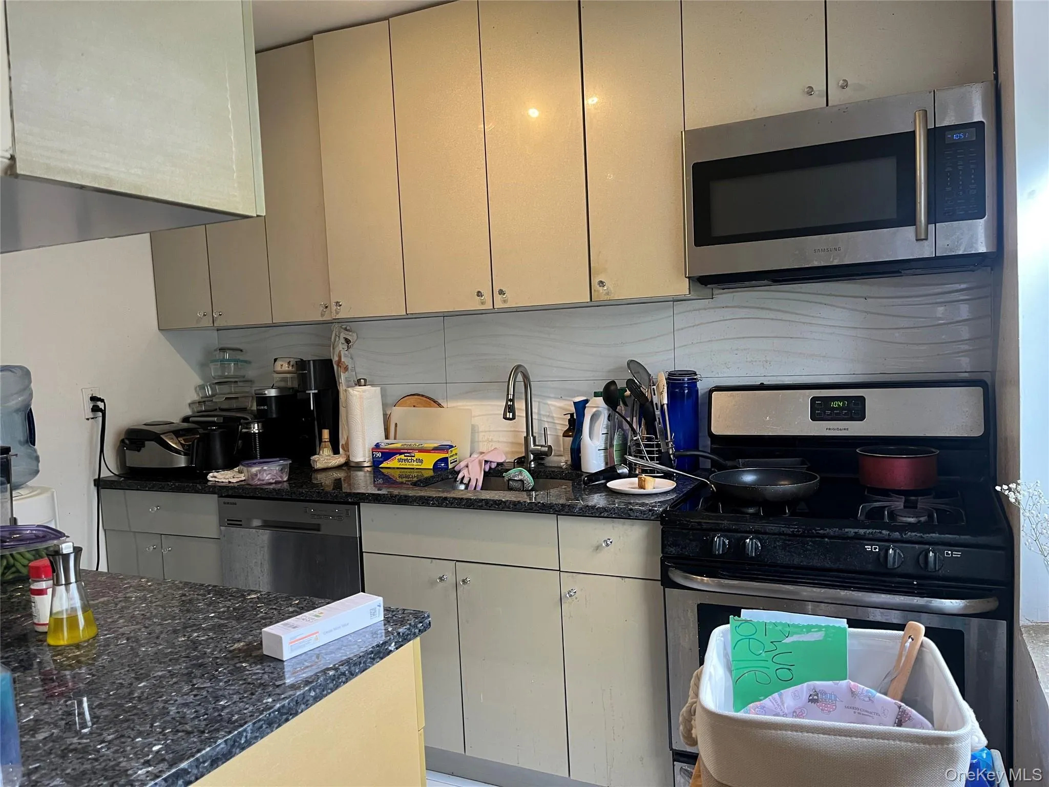 208-08 39 Avenue, New York, NY, 3 Bedrooms Bedrooms, 5 Rooms Rooms,1 BathroomBathrooms,Residential Lease,For Rent,39,0,990496 208-08 39 Avenue, New York, NY, 3 Bedrooms Bedrooms, 5 Rooms Rooms,1 BathroomBathrooms,Residential Lease,For Rent,39,0,990496