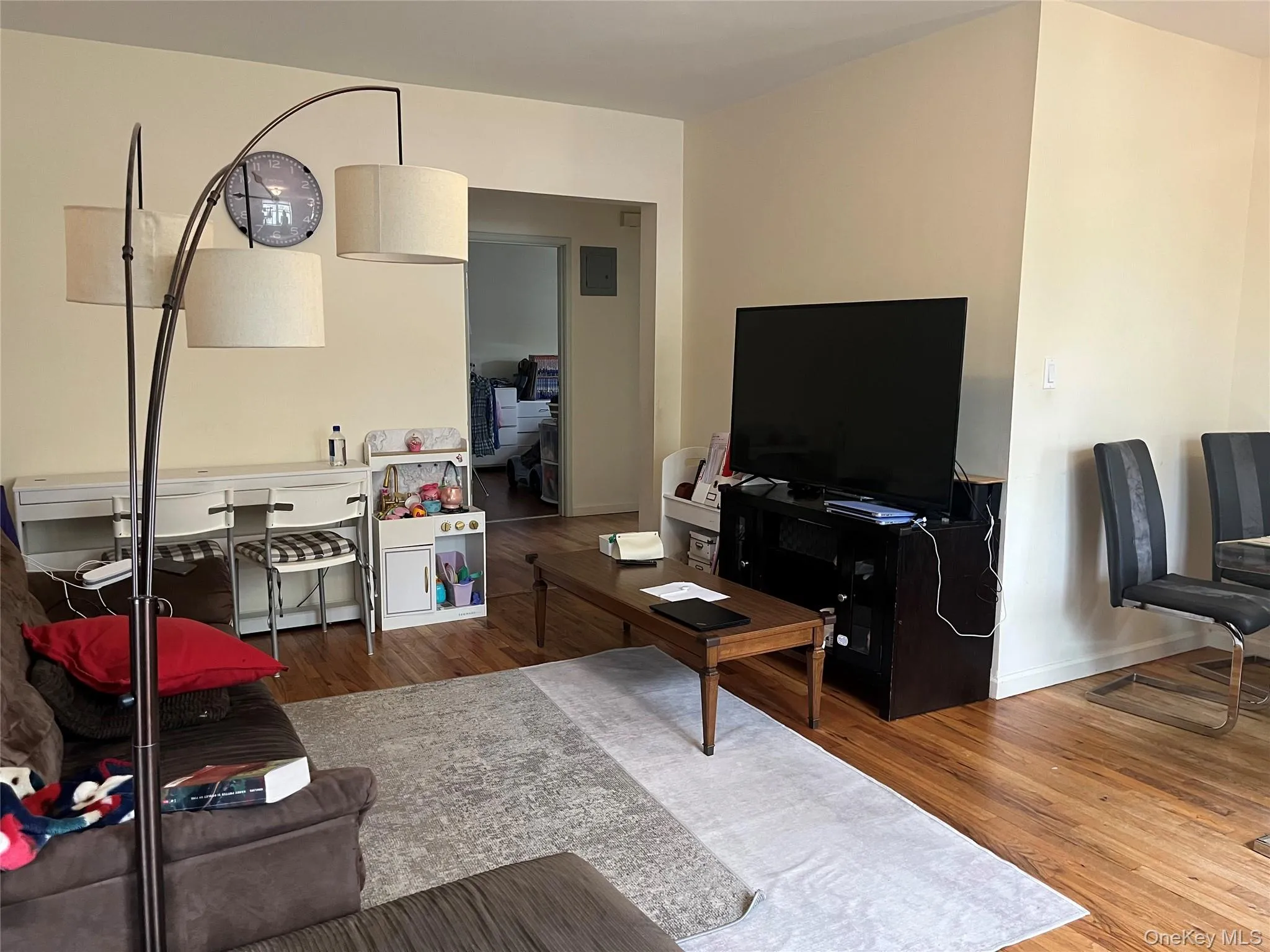 208-08 39 Avenue, New York, NY, 3 Bedrooms Bedrooms, 5 Rooms Rooms,1 BathroomBathrooms,Residential Lease,For Rent,39,0,990496 208-08 39 Avenue, New York, NY, 3 Bedrooms Bedrooms, 5 Rooms Rooms,1 BathroomBathrooms,Residential Lease,For Rent,39,0,990496