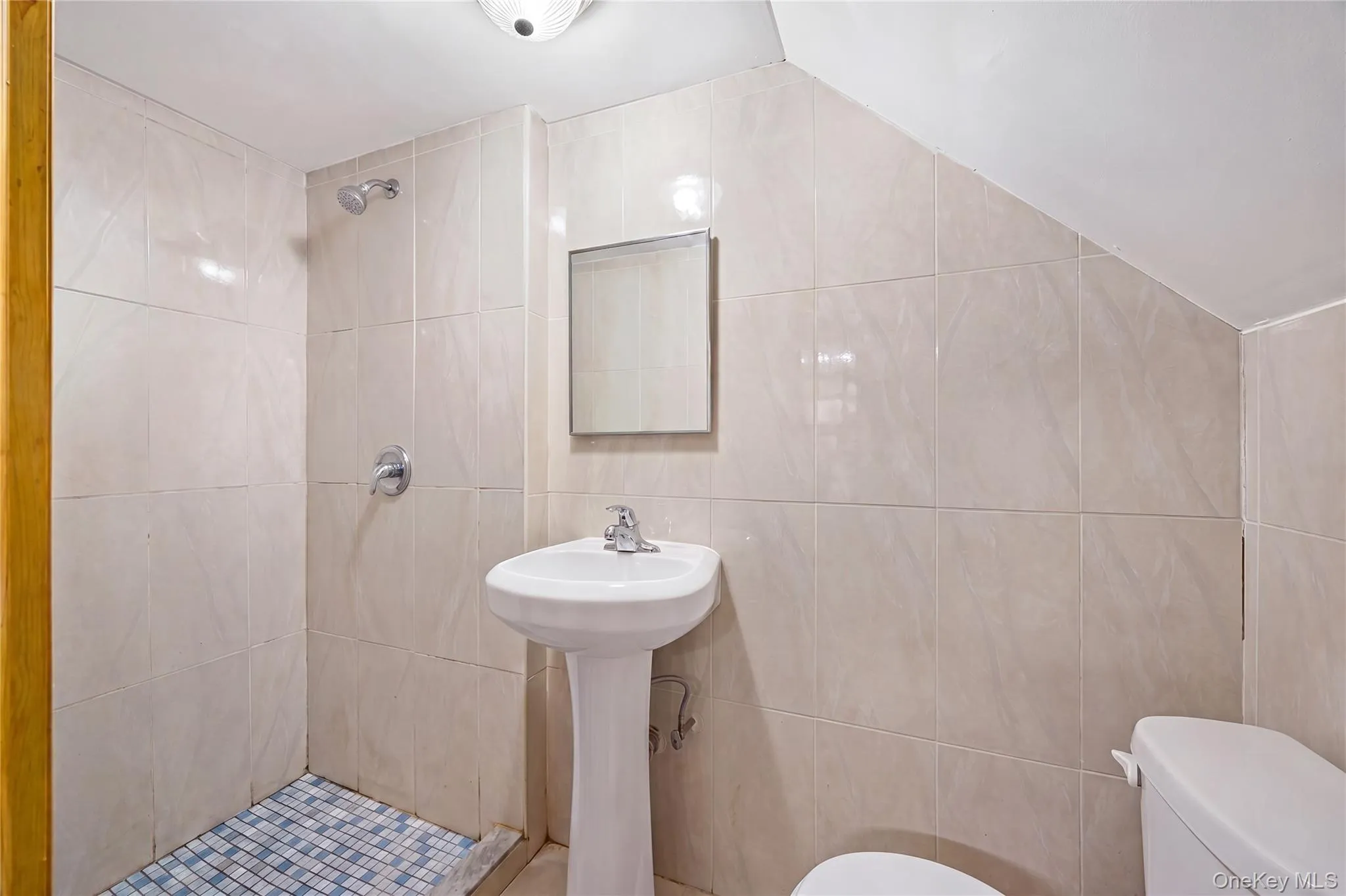 13817 64th Avenue, New York, NY, 2 Bedrooms Bedrooms, 5 Rooms Rooms,2 BathroomsBathrooms,Residential,For Rent,64th,0,990506 13817 64th Avenue, New York, NY, 2 Bedrooms Bedrooms, 5 Rooms Rooms,2 BathroomsBathrooms,Residential,For Rent,64th,0,990506
