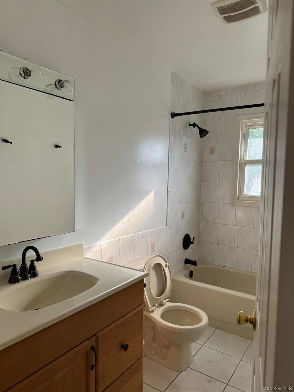 35 Auborn Avenue, Brookhaven, NY, 3 Bedrooms Bedrooms, 6 Rooms Rooms,1 BathroomBathrooms,Residential Lease,For Rent,Auborn,0,990541 35 Auborn Avenue, Brookhaven, NY, 3 Bedrooms Bedrooms, 6 Rooms Rooms,1 BathroomBathrooms,Residential Lease,For Rent,Auborn,0,990541