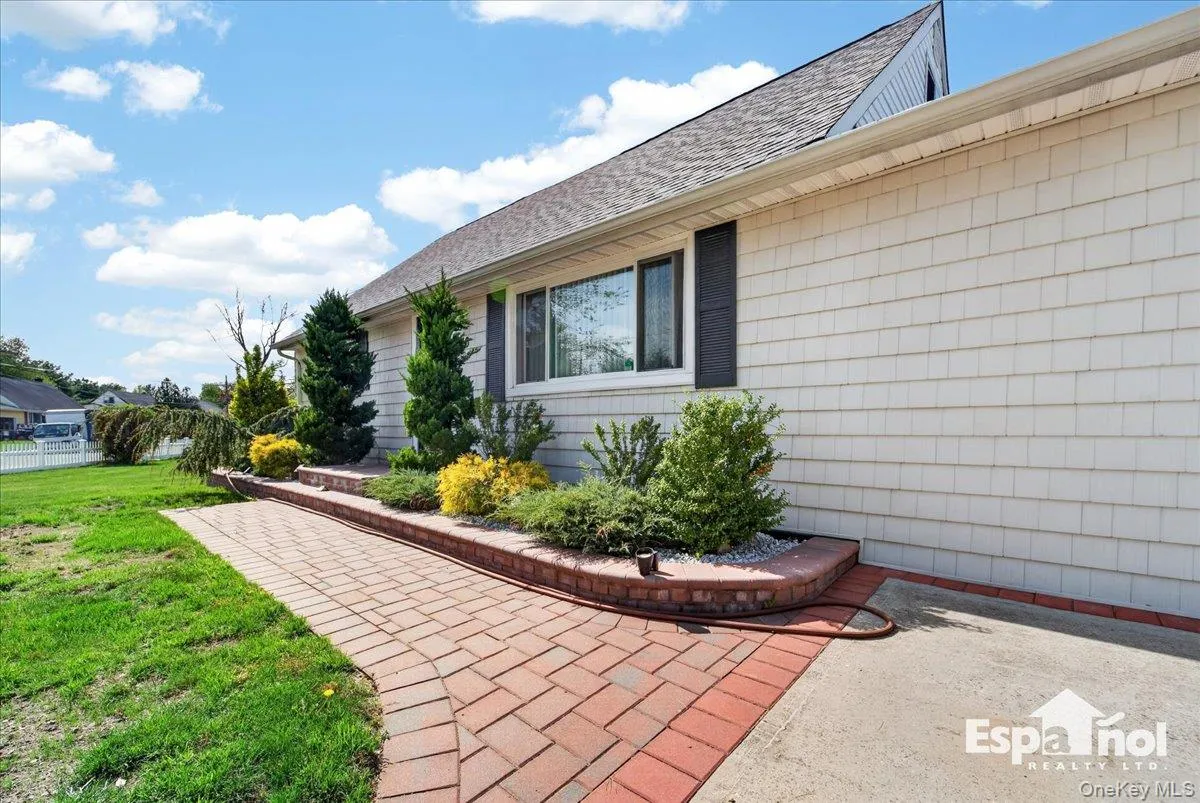 36 Ronald Drive, Babylon, NY, 5 Bedrooms Bedrooms, 9 Rooms Rooms,3 BathroomsBathrooms,Residential Sale,For Rent,Ronald,0,990542 36 Ronald Drive, Babylon, NY, 5 Bedrooms Bedrooms, 9 Rooms Rooms,3 BathroomsBathrooms,Residential Sale,For Rent,Ronald,0,990542