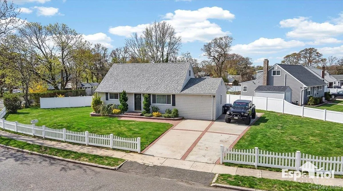 36 Ronald Drive, Babylon, NY, 5 Bedrooms Bedrooms, 9 Rooms Rooms,3 BathroomsBathrooms,Residential Sale,For Rent,Ronald,0,990542 36 Ronald Drive, Babylon, NY, 5 Bedrooms Bedrooms, 9 Rooms Rooms,3 BathroomsBathrooms,Residential Sale,For Rent,Ronald,0,990542