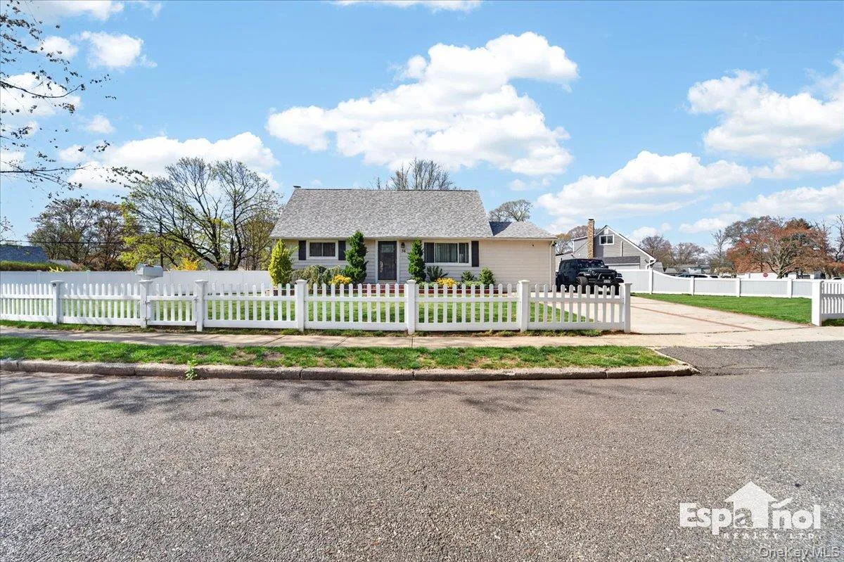 36 Ronald Drive, Babylon, NY, 5 Bedrooms Bedrooms, 9 Rooms Rooms,3 BathroomsBathrooms,Residential Sale,For Rent,Ronald,0,990542 36 Ronald Drive, Babylon, NY, 5 Bedrooms Bedrooms, 9 Rooms Rooms,3 BathroomsBathrooms,Residential Sale,For Rent,Ronald,0,990542