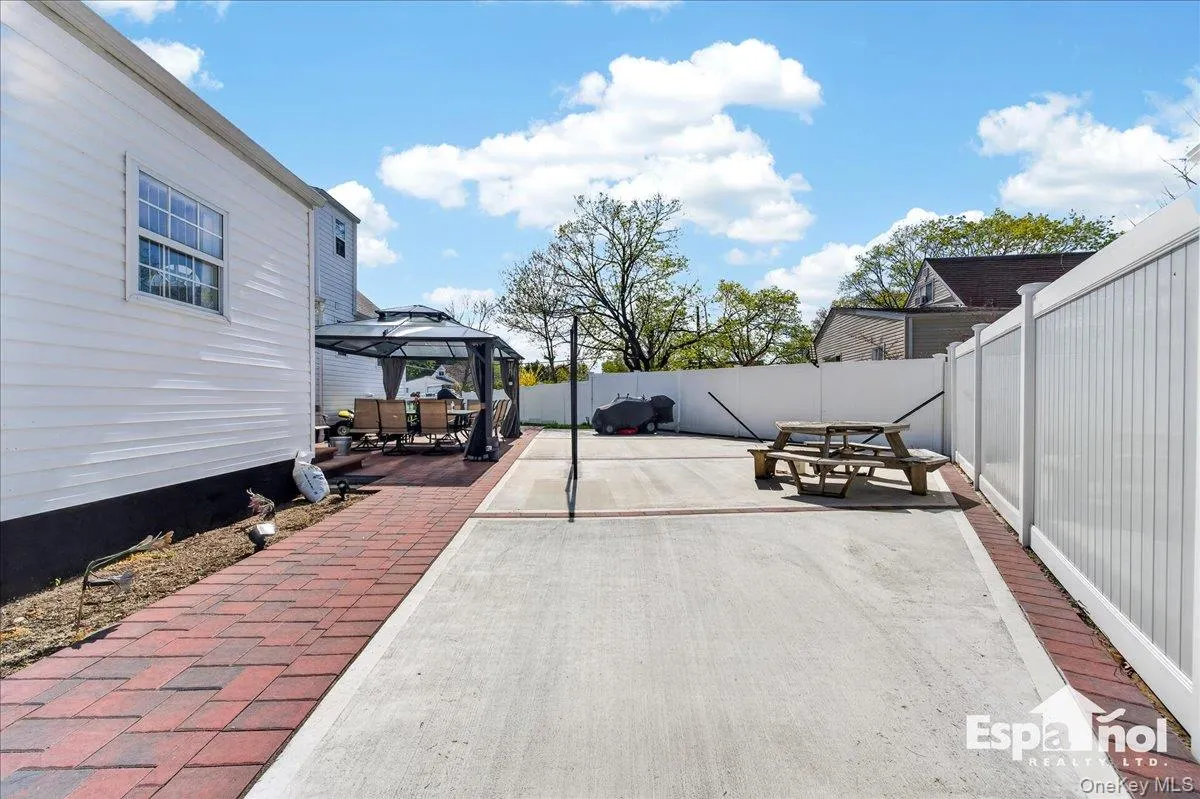 36 Ronald Drive, Babylon, NY, 5 Bedrooms Bedrooms, 9 Rooms Rooms,3 BathroomsBathrooms,Residential Sale,For Rent,Ronald,0,990542 36 Ronald Drive, Babylon, NY, 5 Bedrooms Bedrooms, 9 Rooms Rooms,3 BathroomsBathrooms,Residential Sale,For Rent,Ronald,0,990542