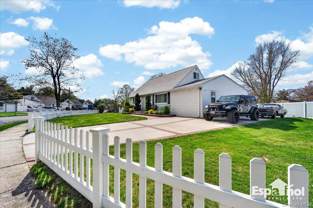 36 Ronald Drive, Babylon, NY, 5 Bedrooms Bedrooms, 9 Rooms Rooms,3 BathroomsBathrooms,Residential Sale,For Rent,Ronald,0,990542 36 Ronald Drive, Babylon, NY, 5 Bedrooms Bedrooms, 9 Rooms Rooms,3 BathroomsBathrooms,Residential Sale,For Rent,Ronald,0,990542