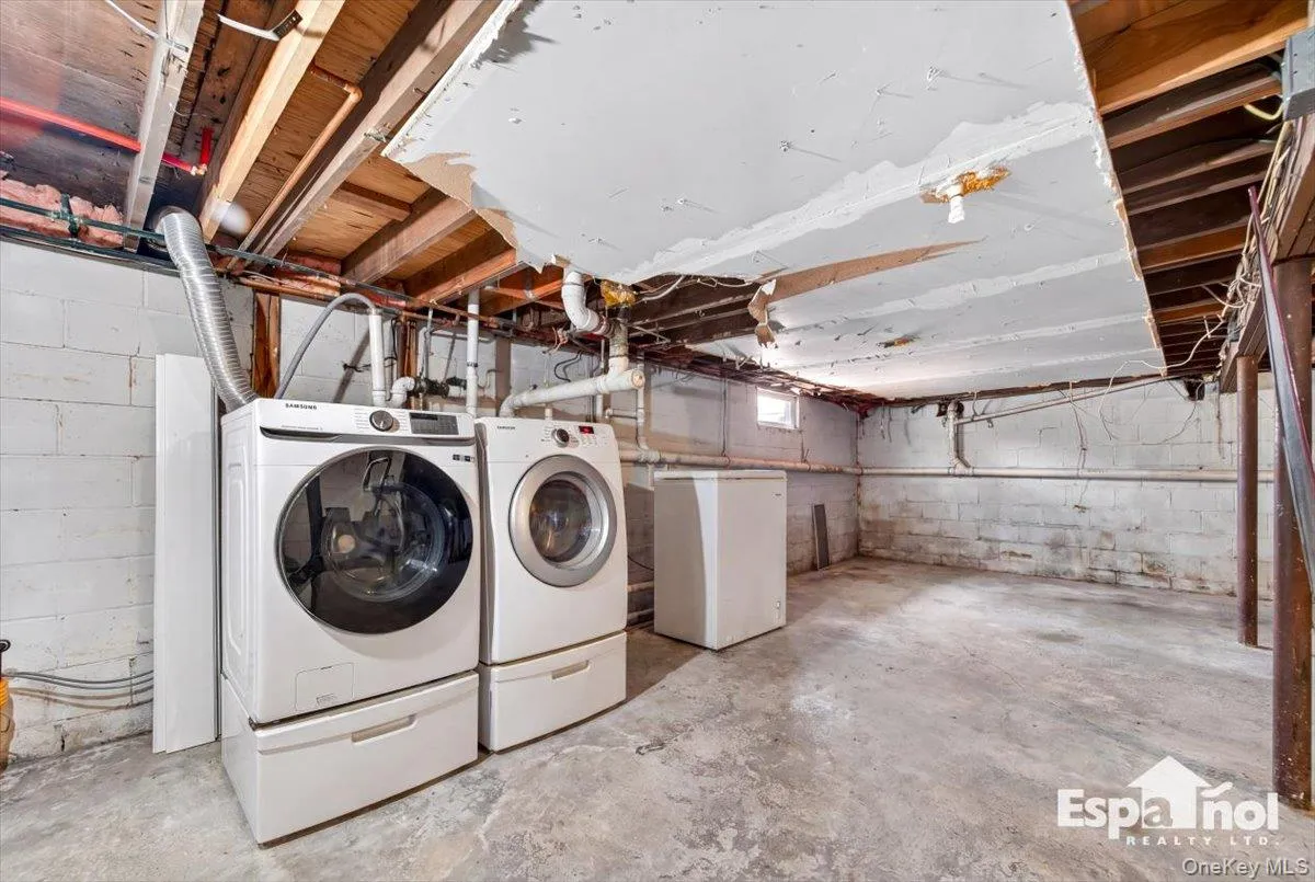 36 Ronald Drive, Babylon, NY, 5 Bedrooms Bedrooms, 9 Rooms Rooms,3 BathroomsBathrooms,Residential Sale,For Rent,Ronald,0,990542 36 Ronald Drive, Babylon, NY, 5 Bedrooms Bedrooms, 9 Rooms Rooms,3 BathroomsBathrooms,Residential Sale,For Rent,Ronald,0,990542