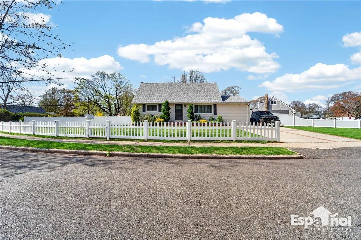 36 Ronald Drive, Babylon, NY, 5 Bedrooms Bedrooms, 9 Rooms Rooms,3 BathroomsBathrooms,Residential Sale,For Rent,Ronald,0,990542 36 Ronald Drive, Babylon, NY, 5 Bedrooms Bedrooms, 9 Rooms Rooms,3 BathroomsBathrooms,Residential Sale,For Rent,Ronald,0,990542
