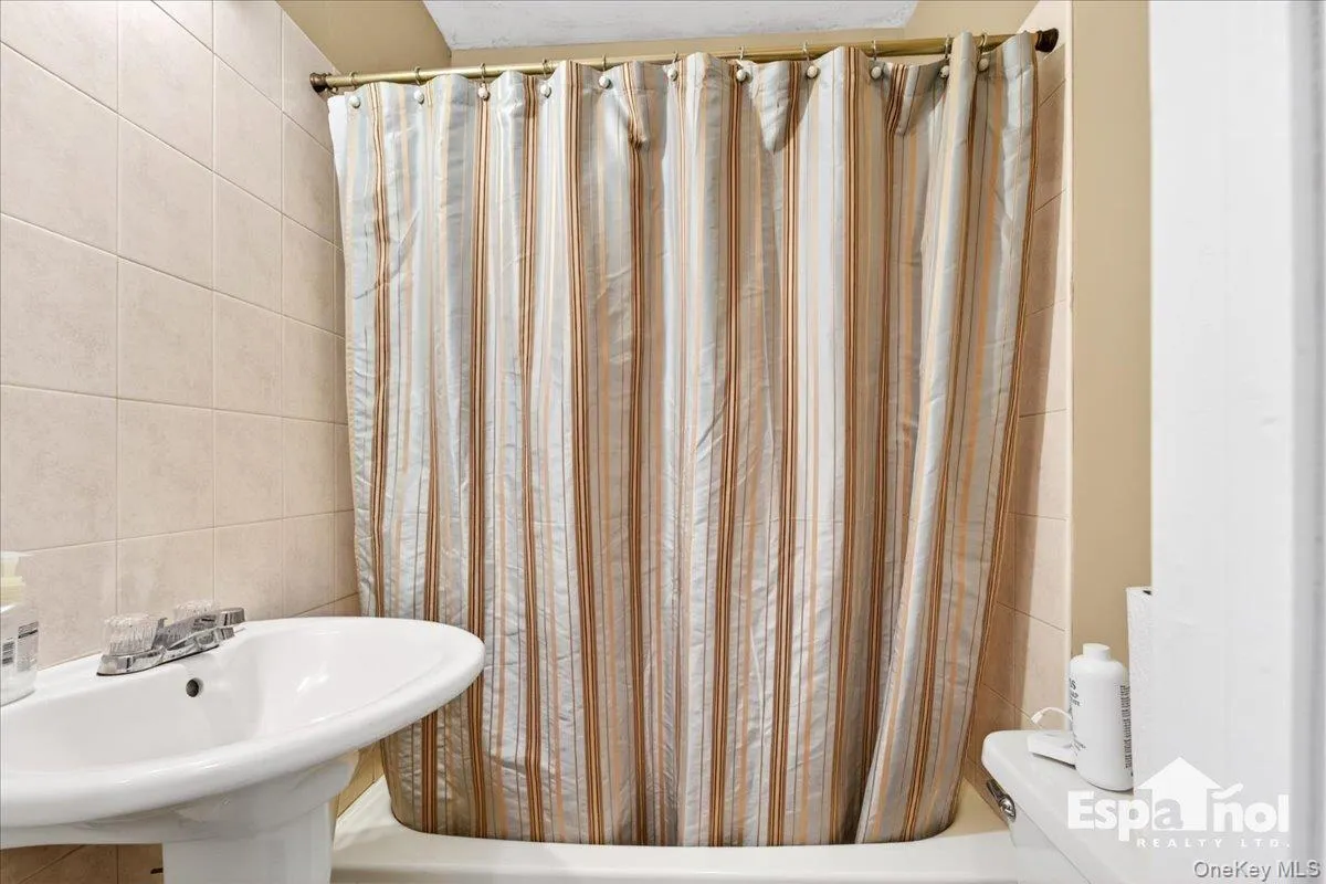 36 Ronald Drive, Babylon, NY, 5 Bedrooms Bedrooms, 9 Rooms Rooms,3 BathroomsBathrooms,Residential Sale,For Rent,Ronald,0,990542 36 Ronald Drive, Babylon, NY, 5 Bedrooms Bedrooms, 9 Rooms Rooms,3 BathroomsBathrooms,Residential Sale,For Rent,Ronald,0,990542