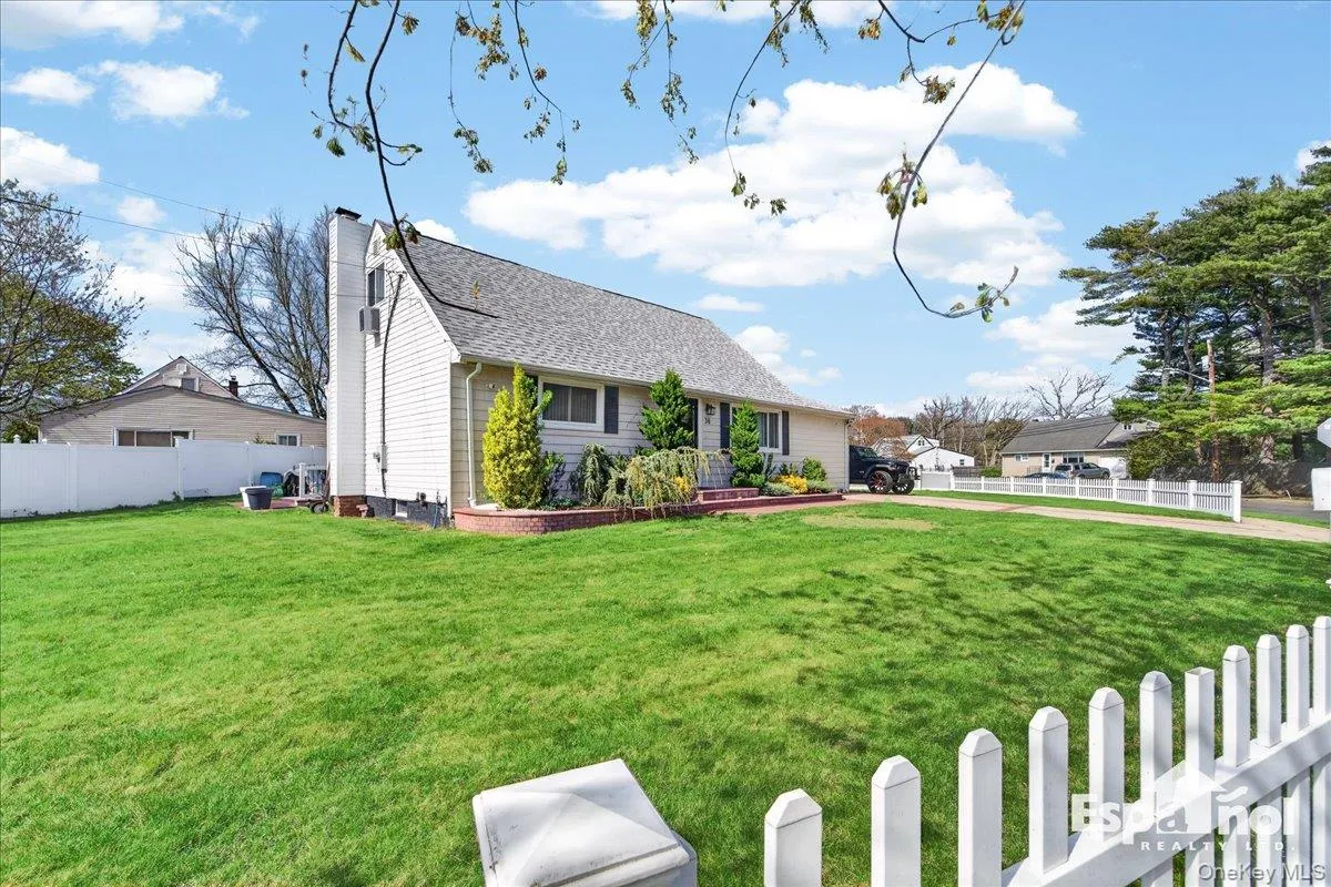 36 Ronald Drive, Babylon, NY, 5 Bedrooms Bedrooms, 9 Rooms Rooms,3 BathroomsBathrooms,Residential Sale,For Rent,Ronald,0,990542 36 Ronald Drive, Babylon, NY, 5 Bedrooms Bedrooms, 9 Rooms Rooms,3 BathroomsBathrooms,Residential Sale,For Rent,Ronald,0,990542