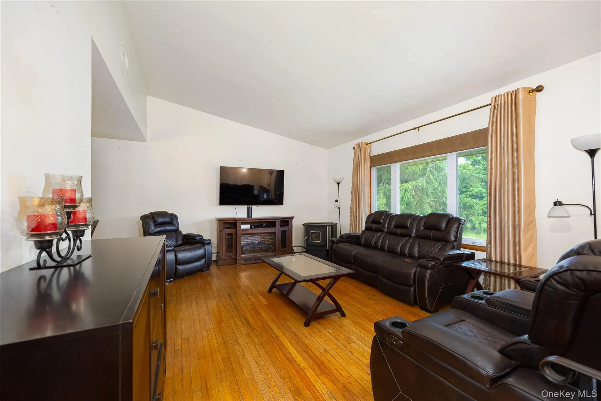2 Lawrence Road, Hyde Park, NY, 3 Bedrooms Bedrooms, 7 Rooms Rooms,2 BathroomsBathrooms,Residential,For Rent,Lawrence,0,990558 2 Lawrence Road, Hyde Park, NY, 3 Bedrooms Bedrooms, 7 Rooms Rooms,2 BathroomsBathrooms,Residential,For Rent,Lawrence,0,990558