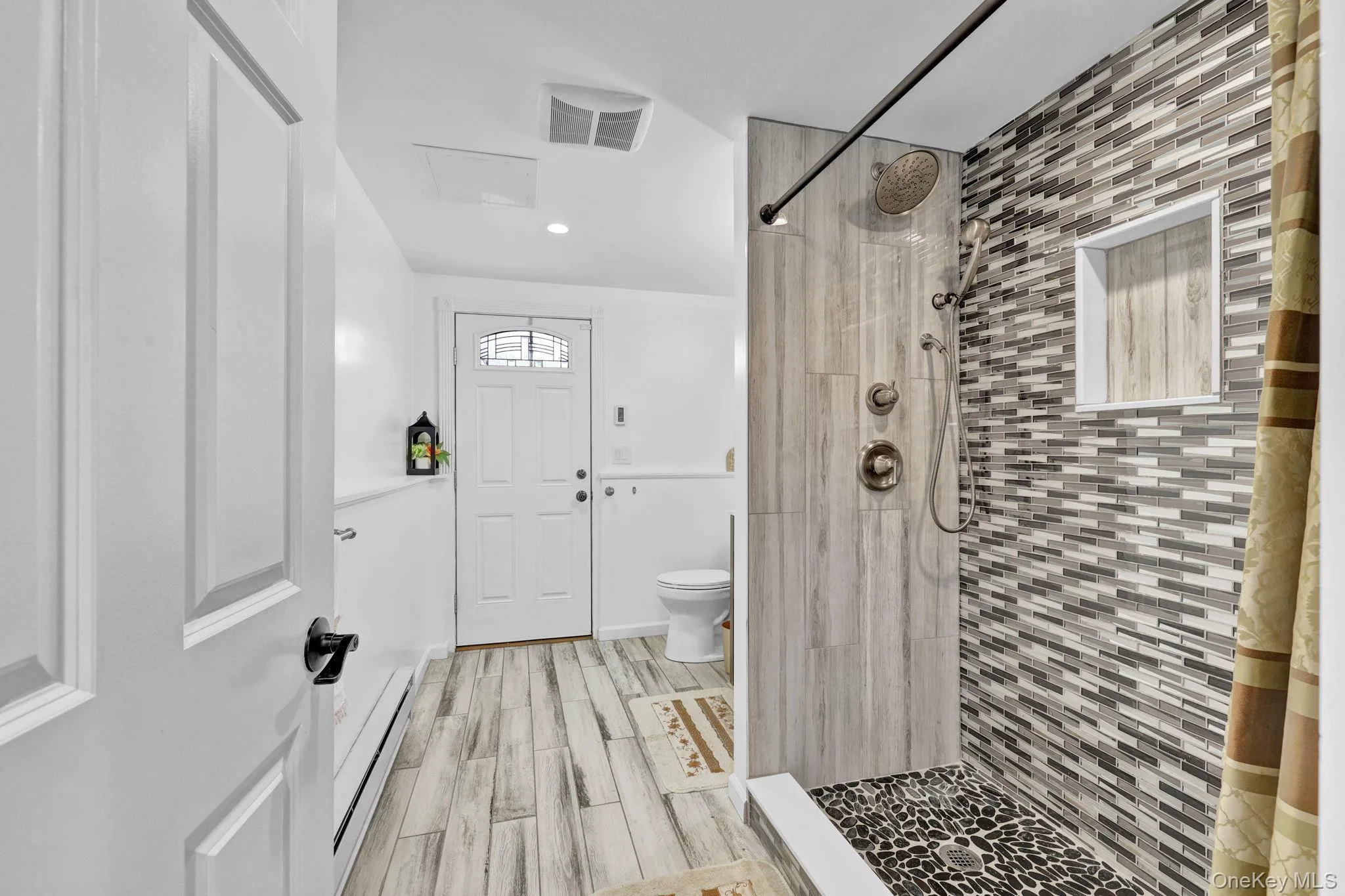 Bedroom 4 en-suite bathroom. Bedroom 4 en-suite bathroom.