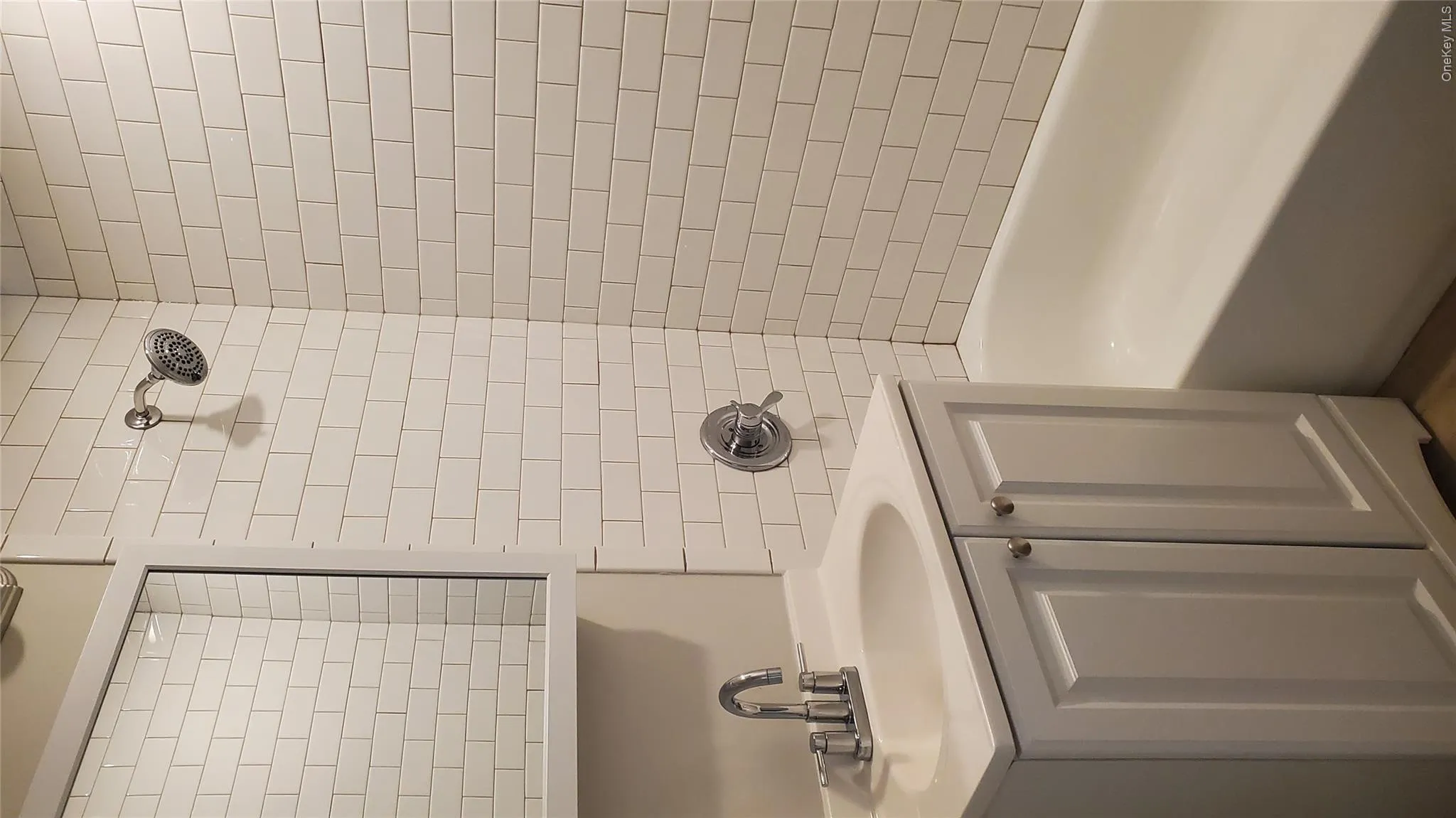 460 Old Town Road, Brookhaven, NY, 1 Bedroom Bedrooms, 4 Rooms Rooms,1 BathroomBathrooms,Residential Lease,For Rent,Old Town,0,990585 460 Old Town Road, Brookhaven, NY, 1 Bedroom Bedrooms, 4 Rooms Rooms,1 BathroomBathrooms,Residential Lease,For Rent,Old Town,0,990585