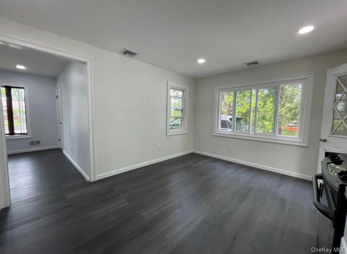 27 Seusing Boulevard, Brookhaven, NY, 3 Bedrooms Bedrooms, 6 Rooms Rooms,1 BathroomBathrooms,Residential Lease,For Rent,Seusing,0,990592 27 Seusing Boulevard, Brookhaven, NY, 3 Bedrooms Bedrooms, 6 Rooms Rooms,1 BathroomBathrooms,Residential Lease,For Rent,Seusing,0,990592