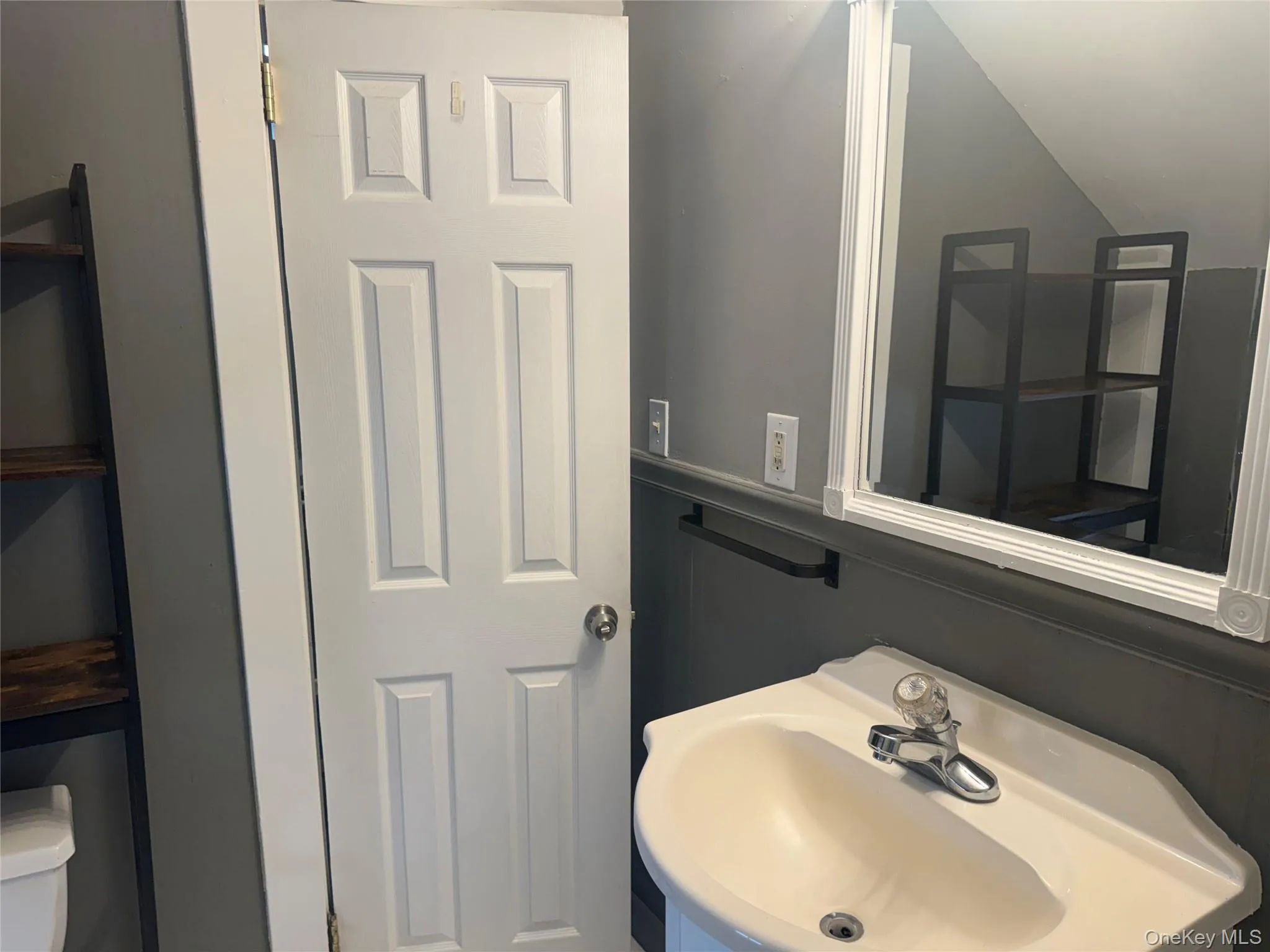 1035 MAIN Street, Fishkill, NY, 1 Bedroom Bedrooms, 4 Rooms Rooms,1 BathroomBathrooms,Residential Lease,For Rent,MAIN,0,990601 1035 MAIN Street, Fishkill, NY, 1 Bedroom Bedrooms, 4 Rooms Rooms,1 BathroomBathrooms,Residential Lease,For Rent,MAIN,0,990601