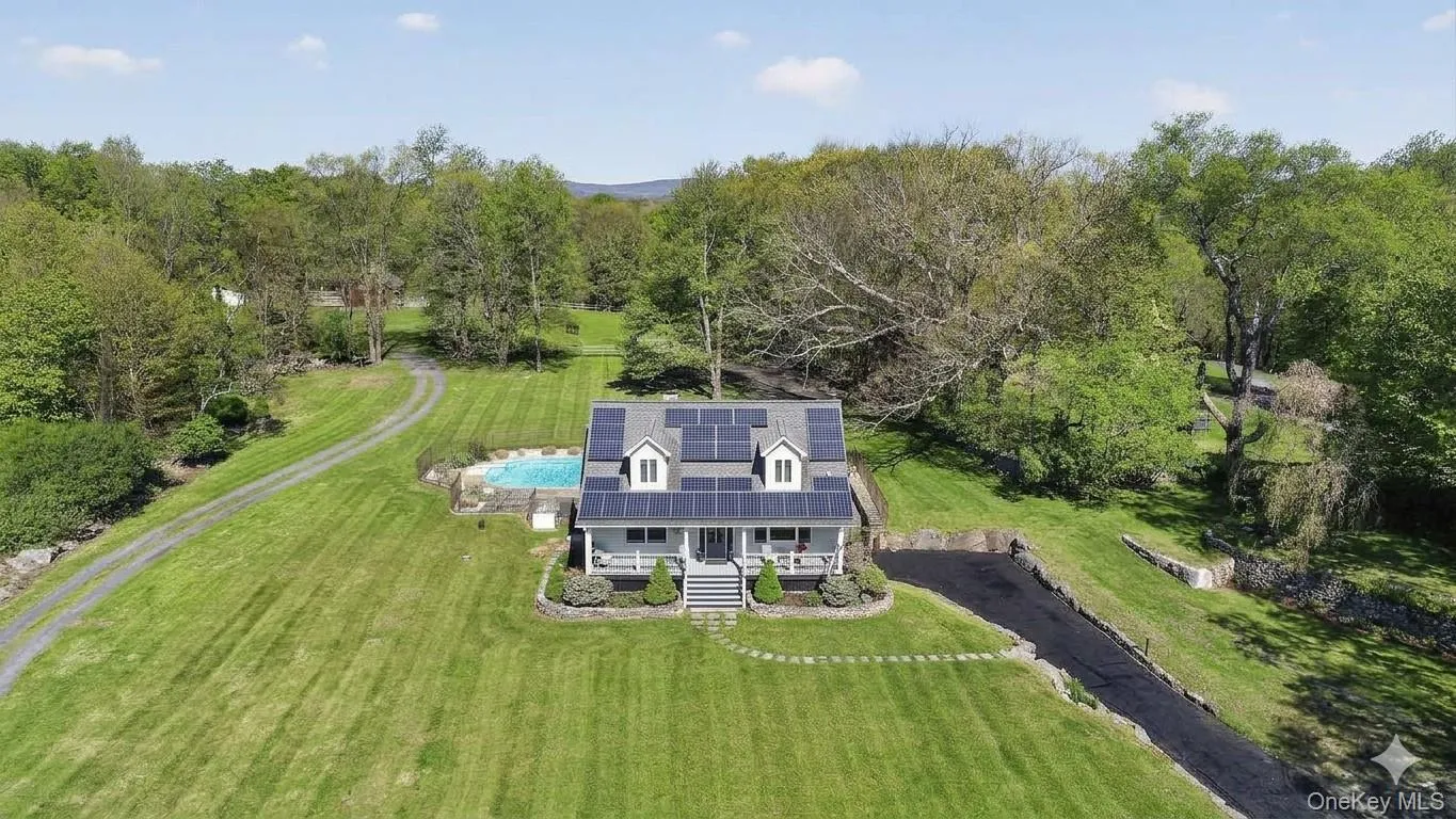 A distinctive 11 acre country retreat complete with Grecian pool and a 4 stall barn with paddocks A distinctive 11 acre country retreat complete with Grecian pool and a 4 stall barn with paddocks