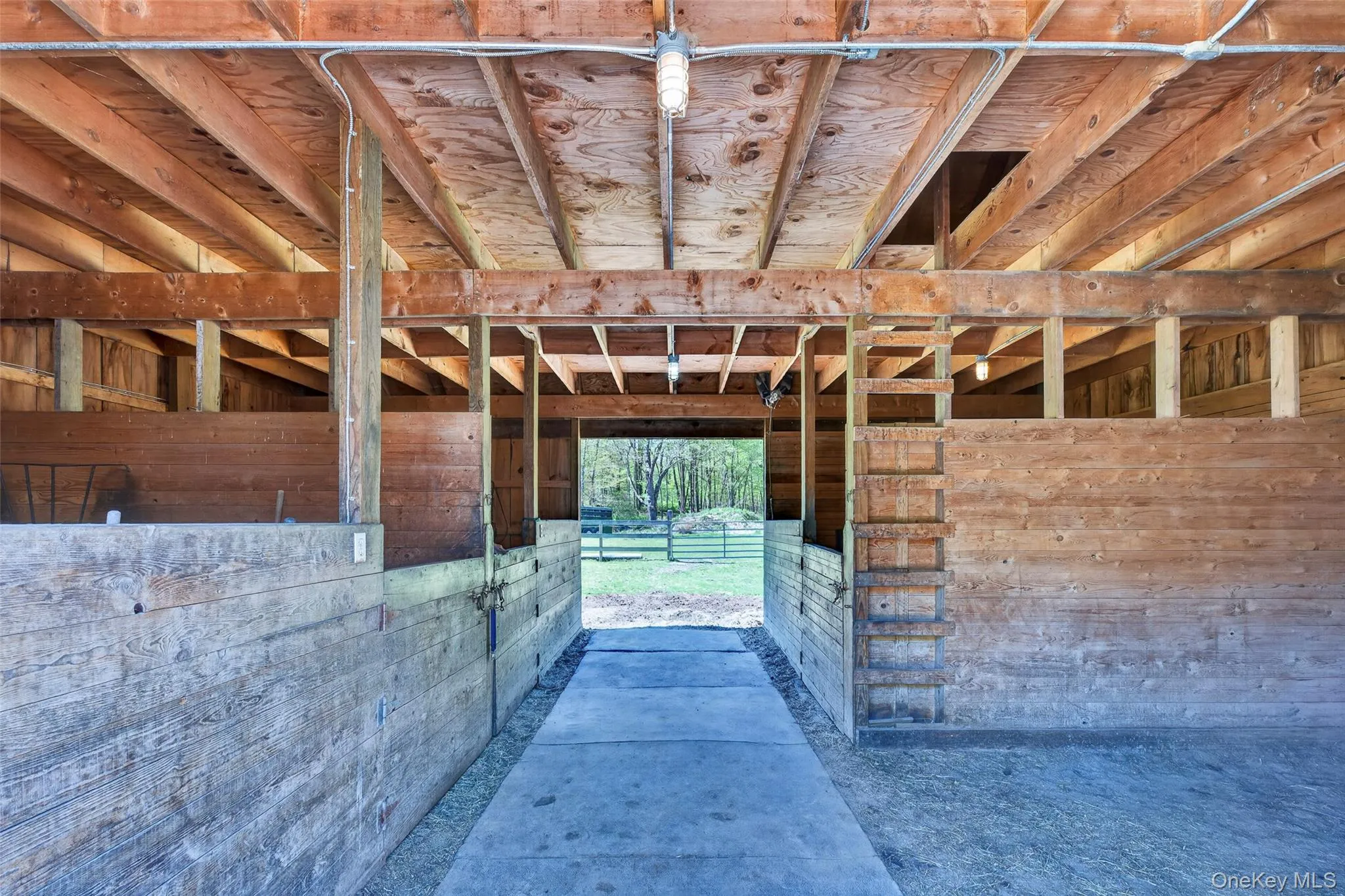 A functional 4 stall barn has a hayloft that can hold 500 bales. A functional 4 stall barn has a hayloft that can hold 500 bales.