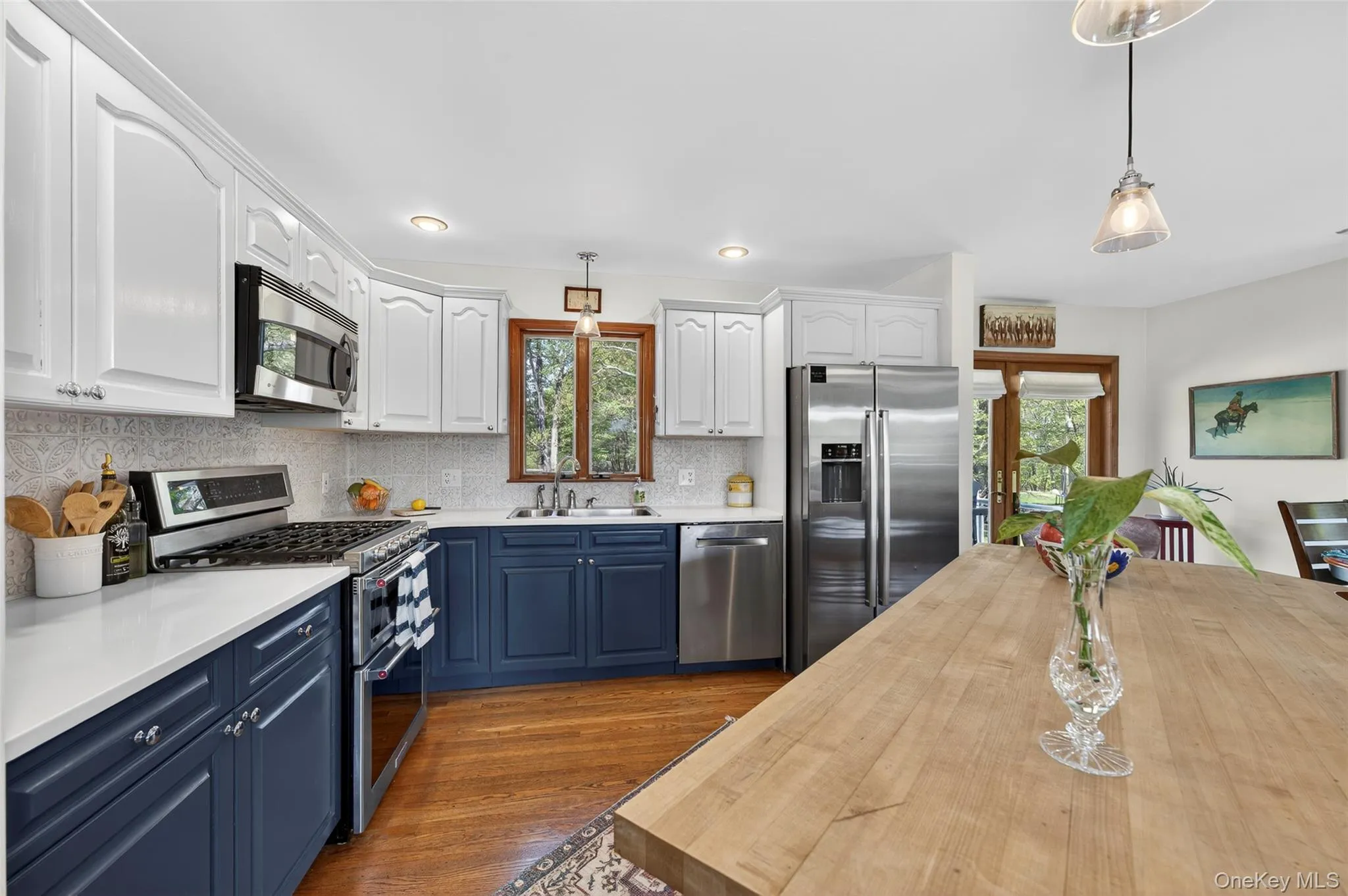 The kitchen is functional and light The kitchen is functional and light