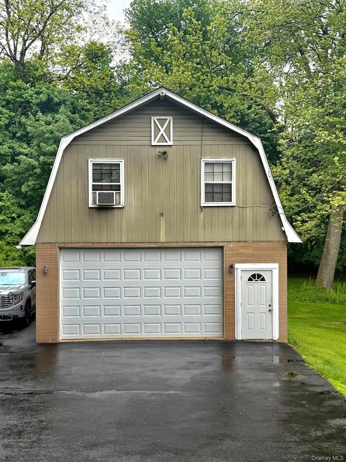2 car garage with a one bedroom cozy apartment with a deck 2 car garage with a one bedroom cozy apartment with a deck