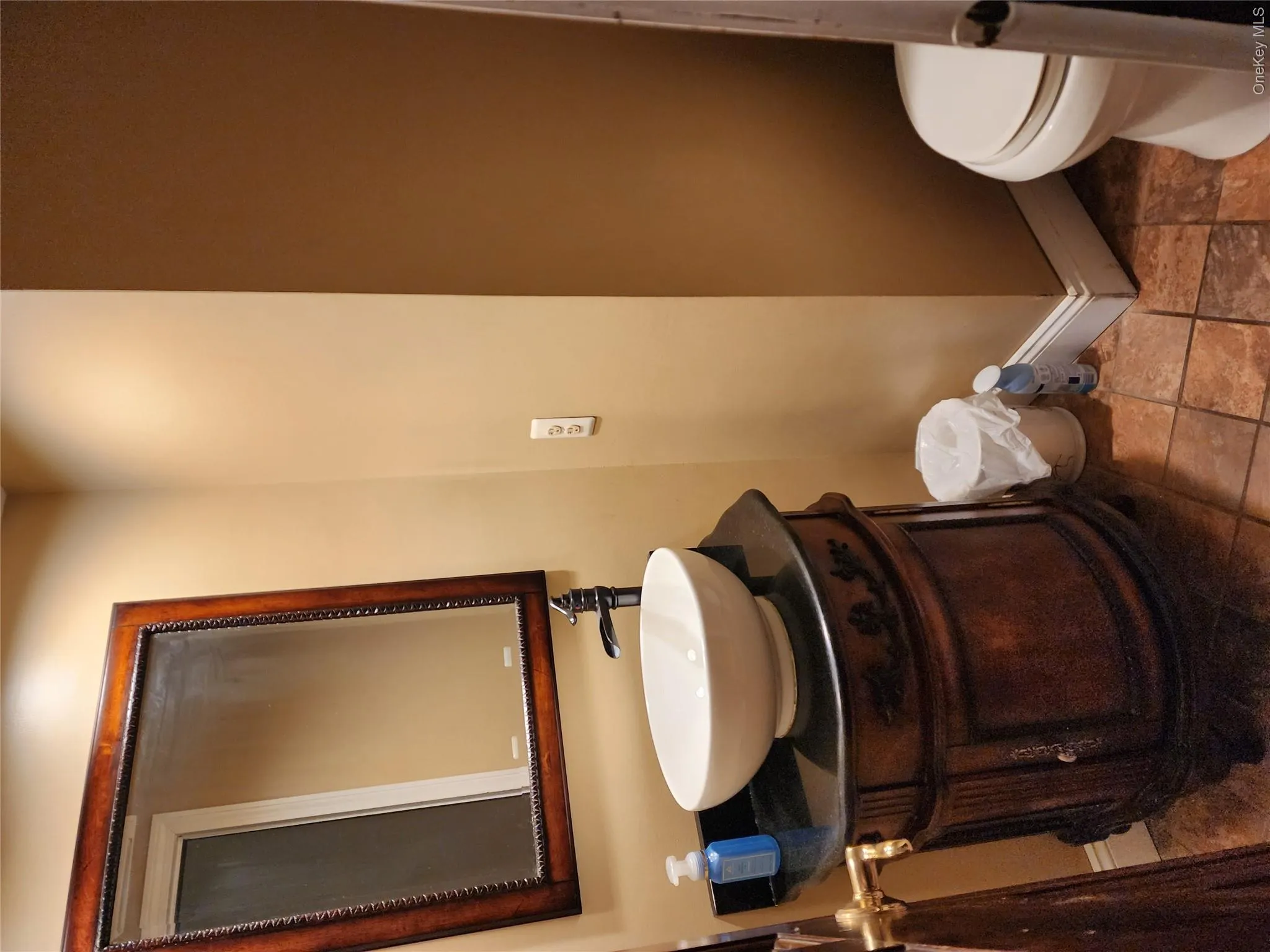 1/2 bath 1/2 bath