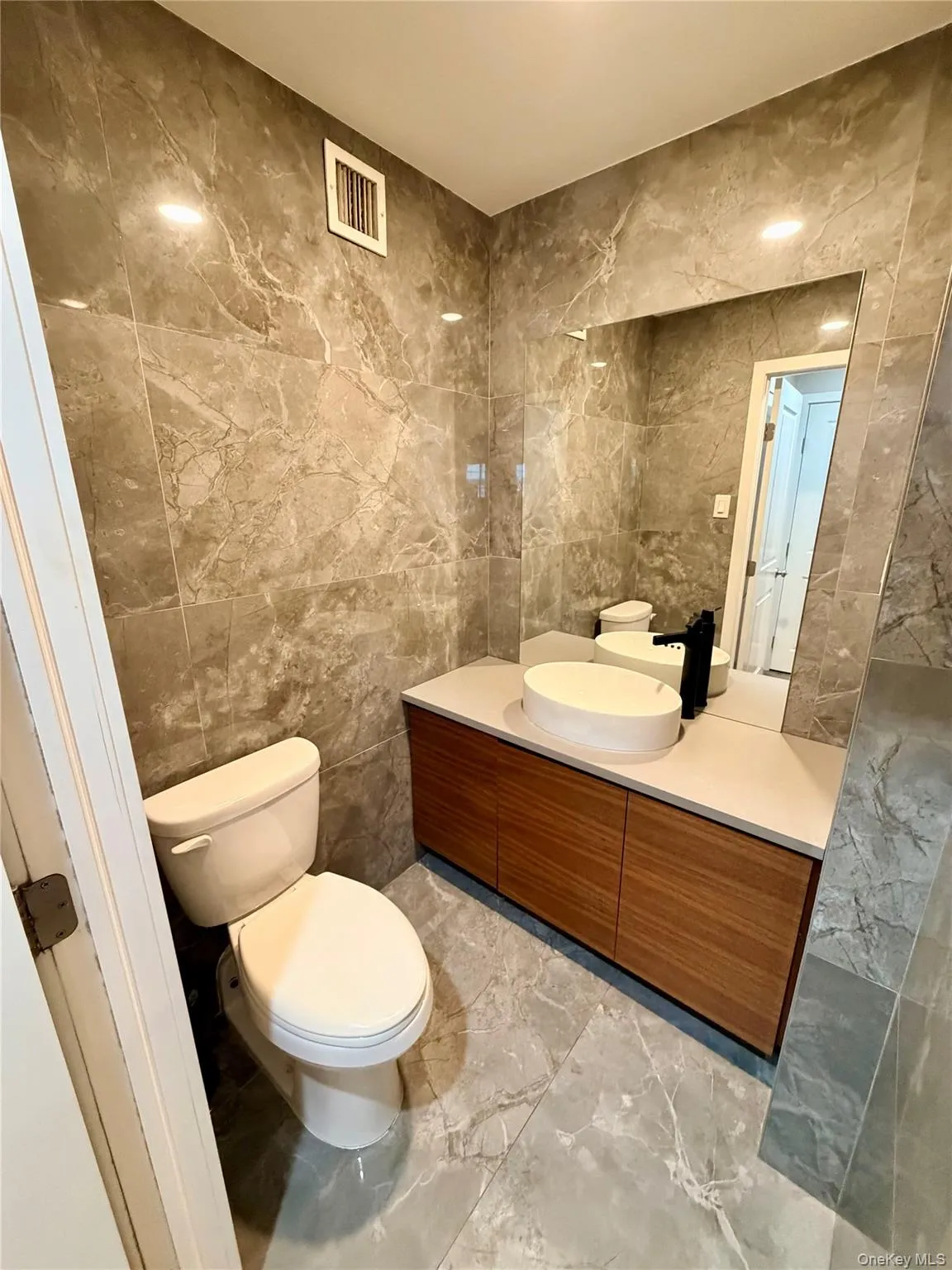 360 Shore Road, Long Beach, NY, 1 Bedroom Bedrooms, 3 Rooms Rooms,1 BathroomBathrooms,Residential Lease,For Rent,Shore,0,990649 360 Shore Road, Long Beach, NY, 1 Bedroom Bedrooms, 3 Rooms Rooms,1 BathroomBathrooms,Residential Lease,For Rent,Shore,0,990649